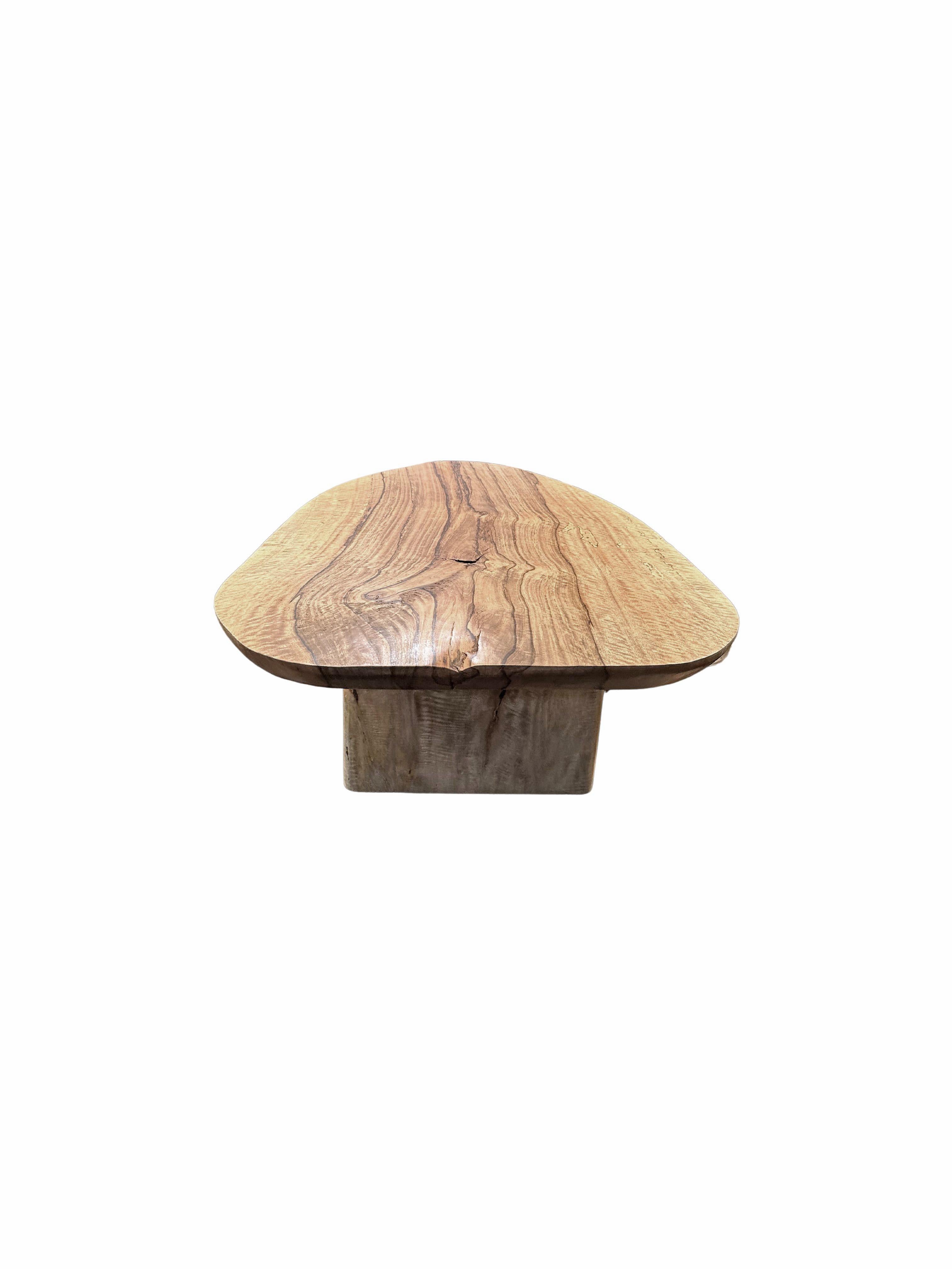 Mesa de Sofá Escultural de Madera de Mango, Moderna y Orgánica, Impresionantes Texturas de Madera Hecho a mano en venta