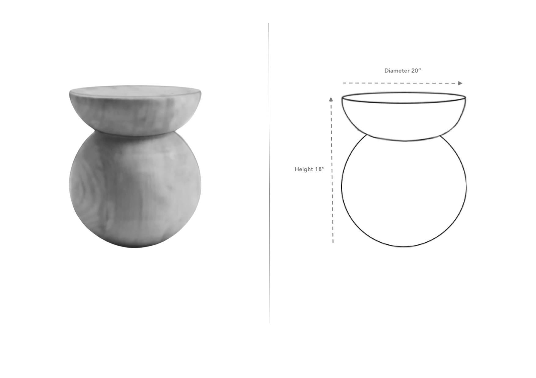 Skulpturaler Mango-Holzhocker, groß, kugelförmiges Design (Handgefertigt) im Angebot