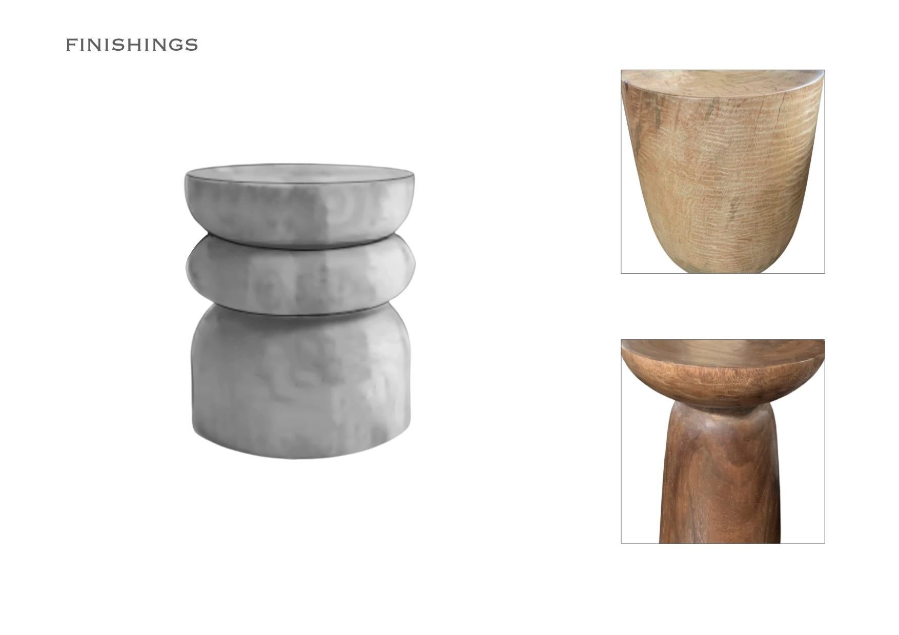 Indonesiano Sgabello scultoreo in legno di mango dal design stratificato in vendita