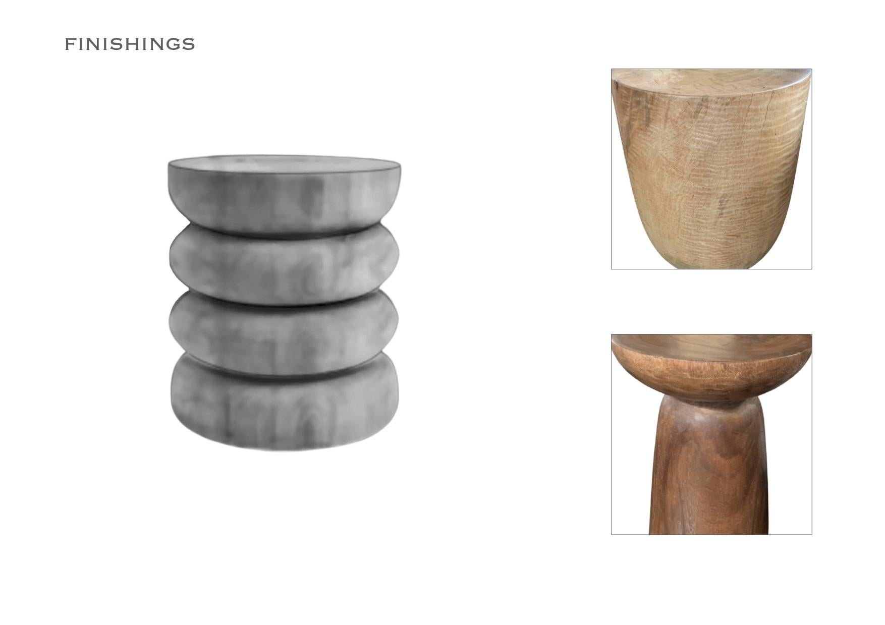 Indonésien Tabouret sculptural en bois de manguier Stacked Design en vente