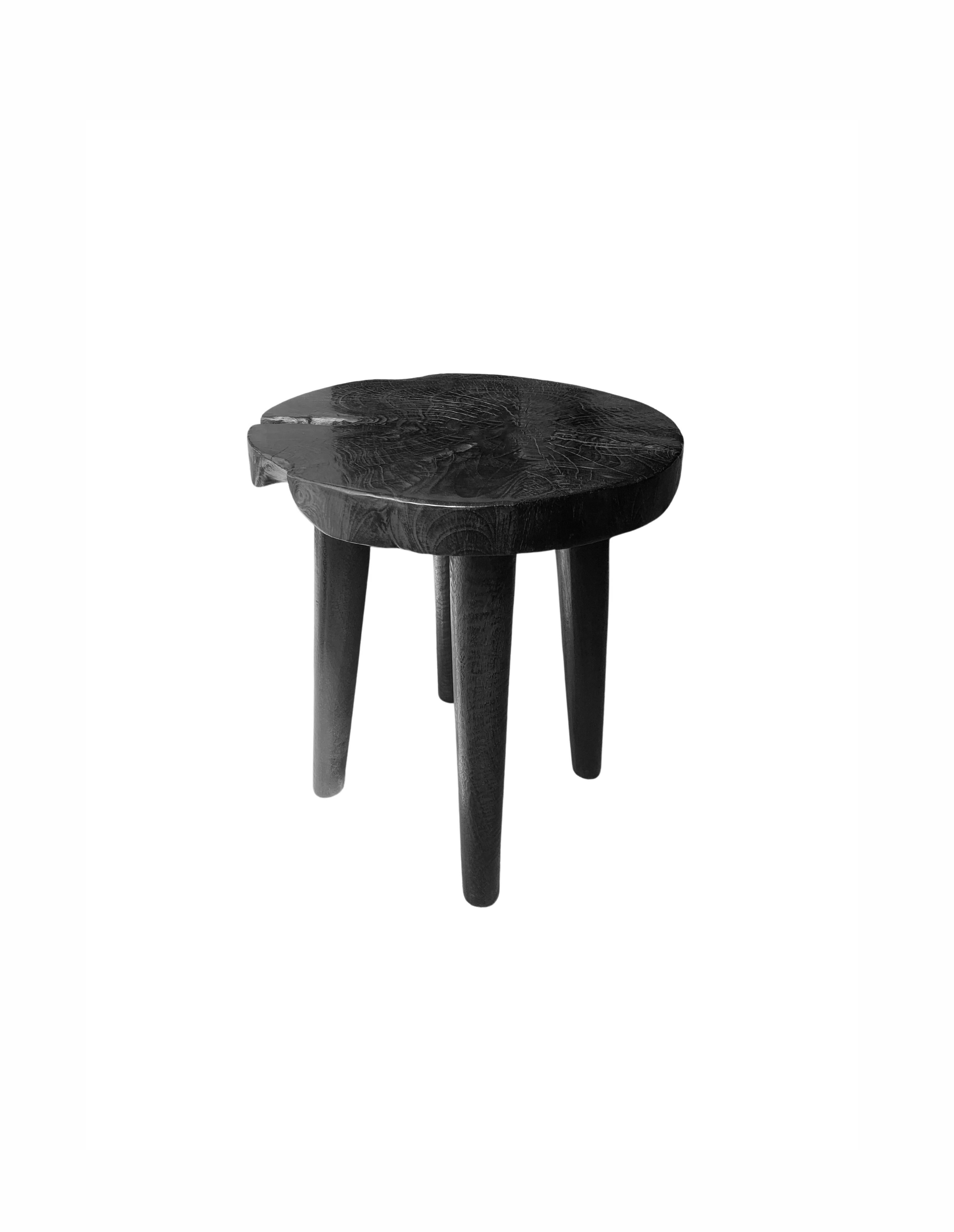 Sculptural Mango Wood Stool with Burnt Finish In New Condition For Sale In Jimbaran, Bali