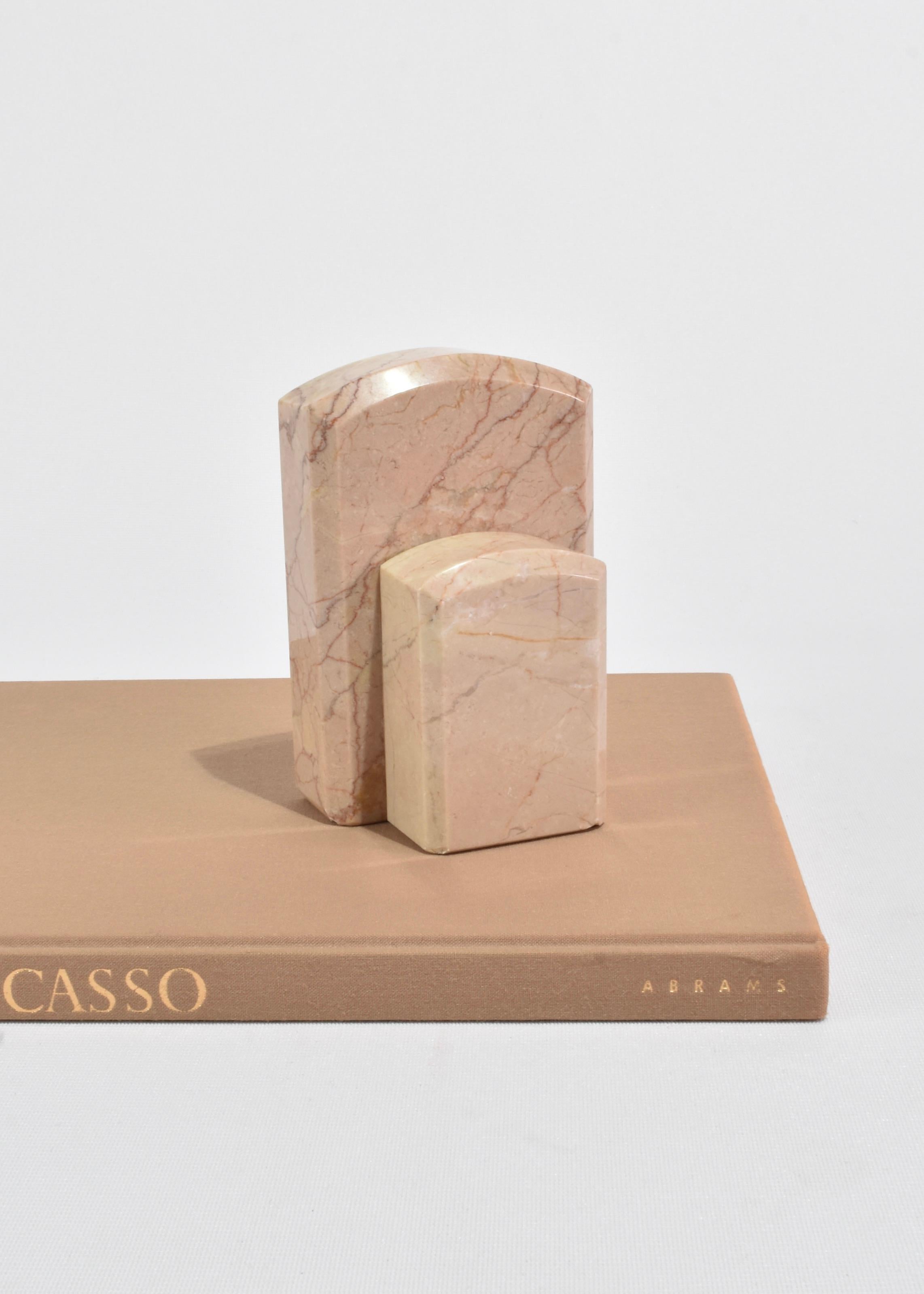 Serre-livres en marbre sculptural en vente 1