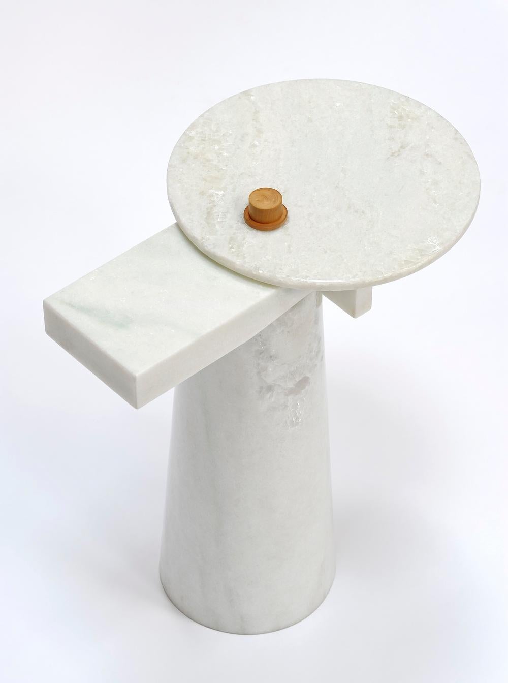 Sculptural gueridon, Leopol, signed Kaaron
Signed and numbered
Edition of 8 + 4 AP
Swivel marble tray
Panama marble
Boxwood from france
Dimensions: (H) 44cm x (diam) 28cm x (L) 38cm.

Kaaron
Important emerging French artists.
