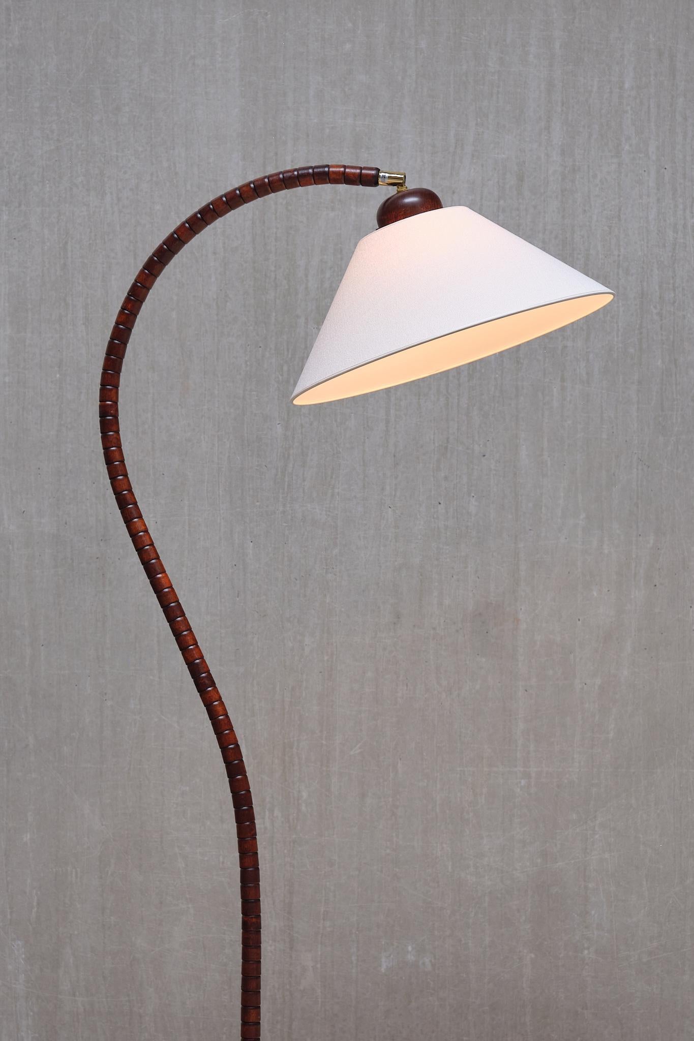 Sculptural Markslöjd Floor Lamp in Beech Wood, Sweden, 1960s (Mitte des 20. Jahrhunderts) im Angebot