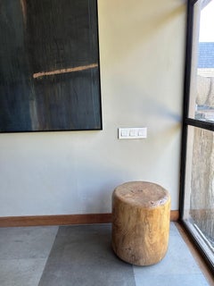 Skulpturaler Beistelltisch aus Meranti-Holz, mit atemberaubenden Holztexturen, modern, organisch