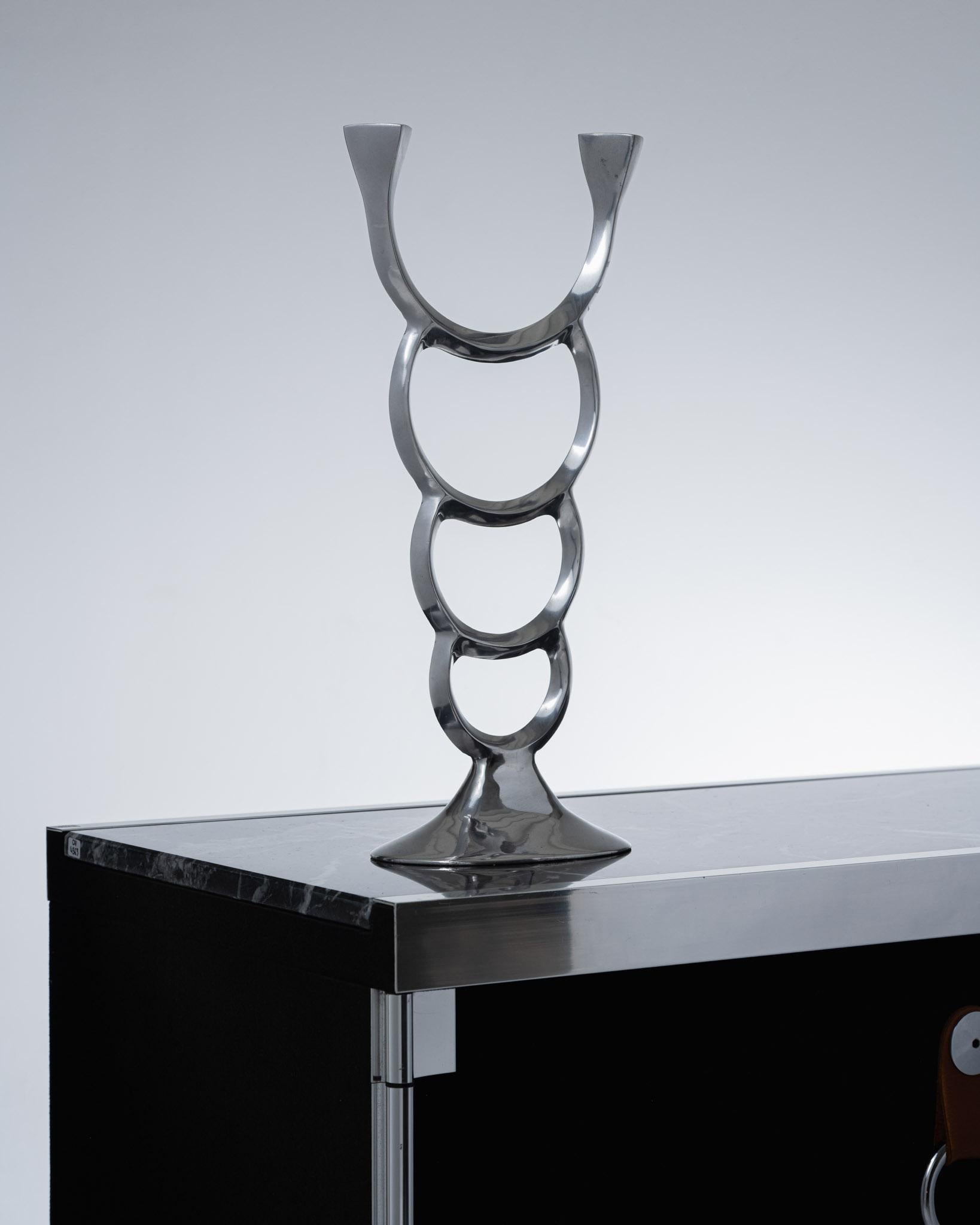 Skulpturaler Kerzenhalter aus Metall, 1970er Jahre (Postmoderne) im Angebot