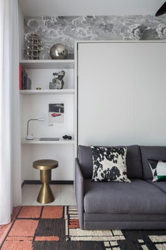 table d'appoint sculpturale en métal, table d'appoint contemporaine en laiton pour les intérieurs modernes