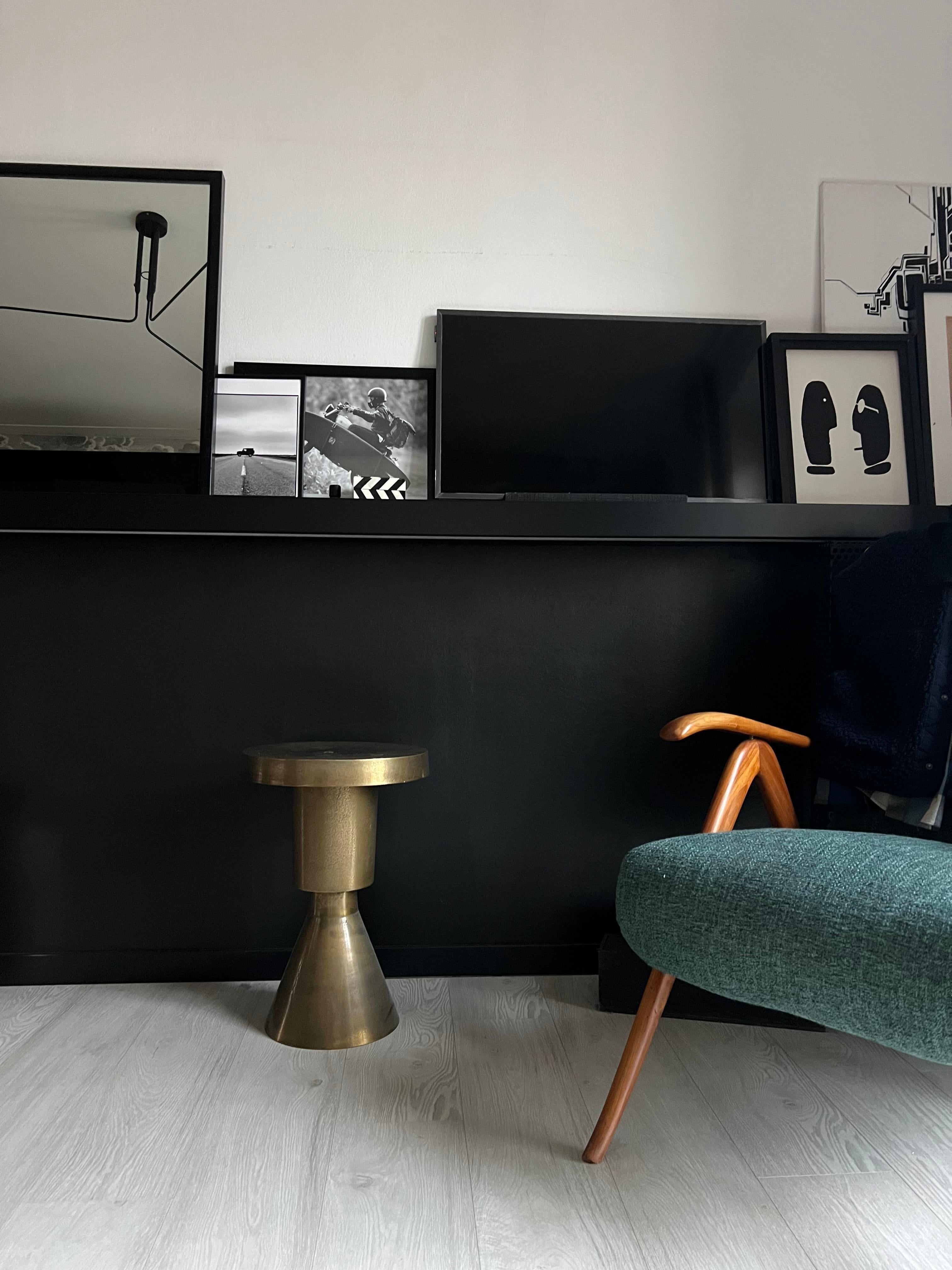 Moderne table d'appoint sculpturale en métal, table d'appoint contemporaine en laiton pour les intérieurs modernes en vente
