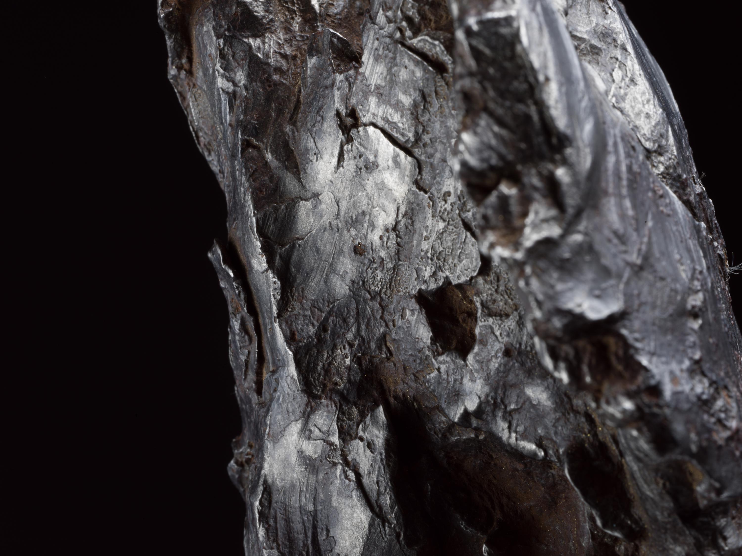 Fragmento escultórico del meteorito Sikhote-Alin siglo XVIII y antes en venta
