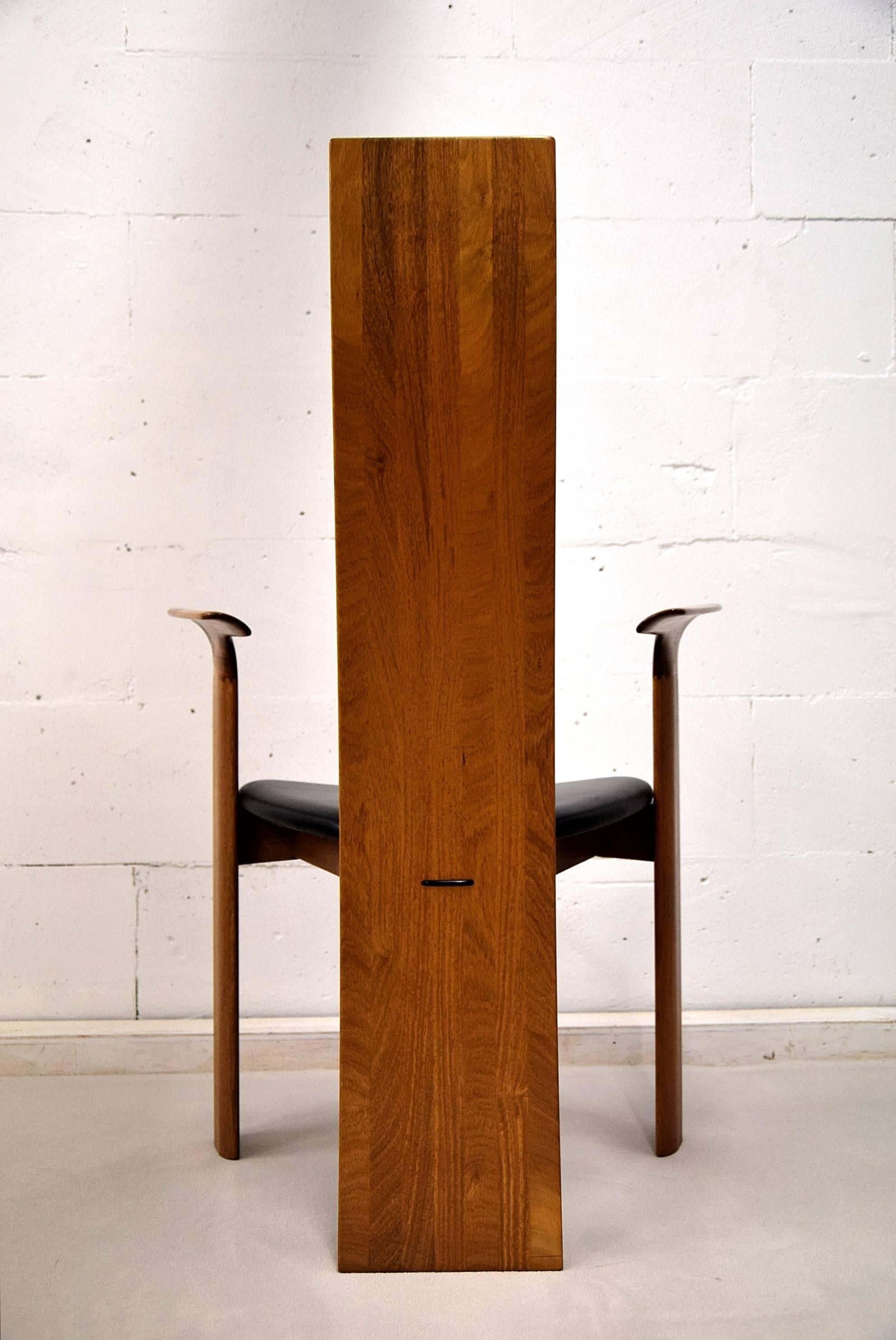 Mid-Century Modern Sculptural Mid-Century Armchair For Sale