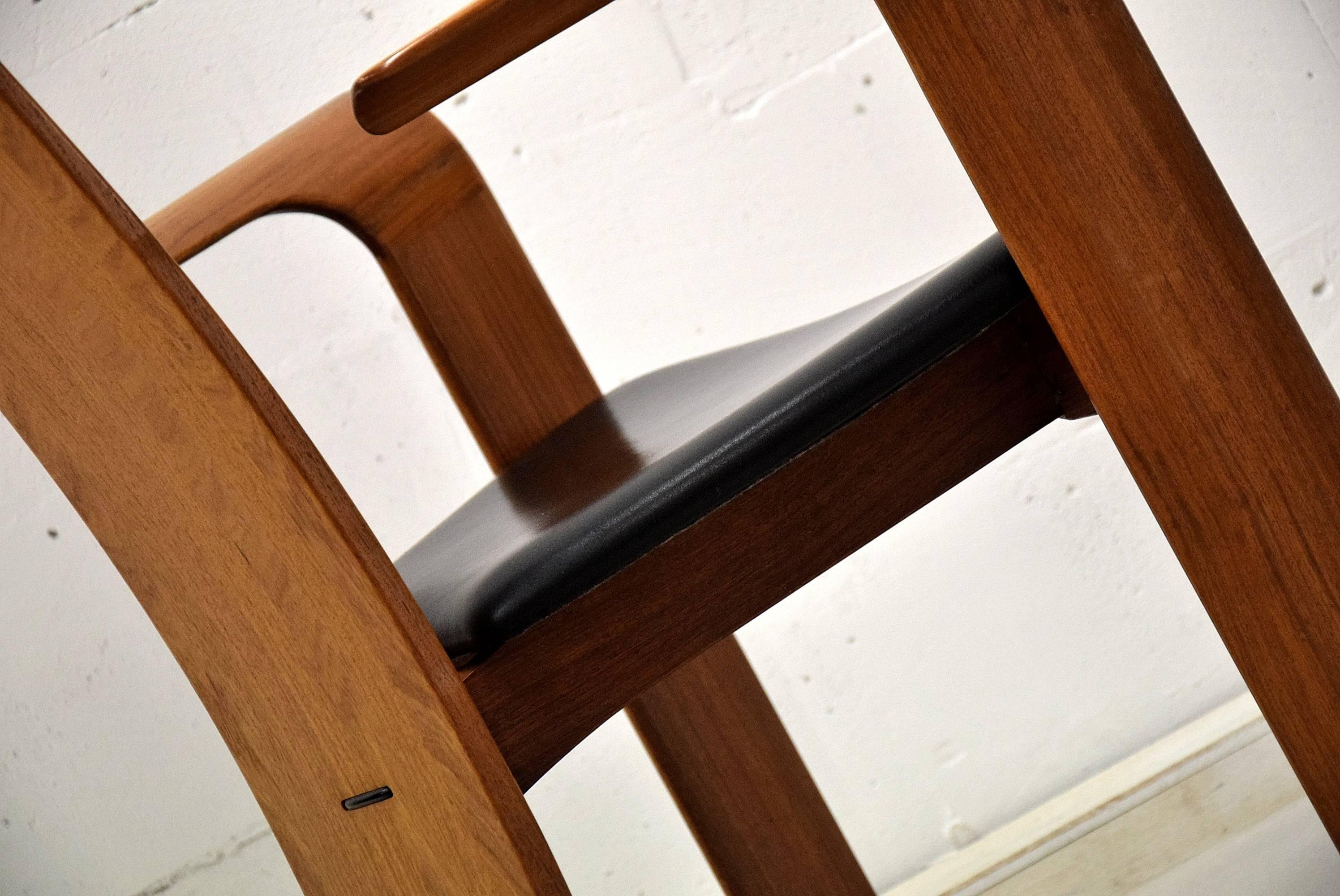 Skulpturaler Sessel aus der Mitte des Jahrhunderts (Leder) im Angebot