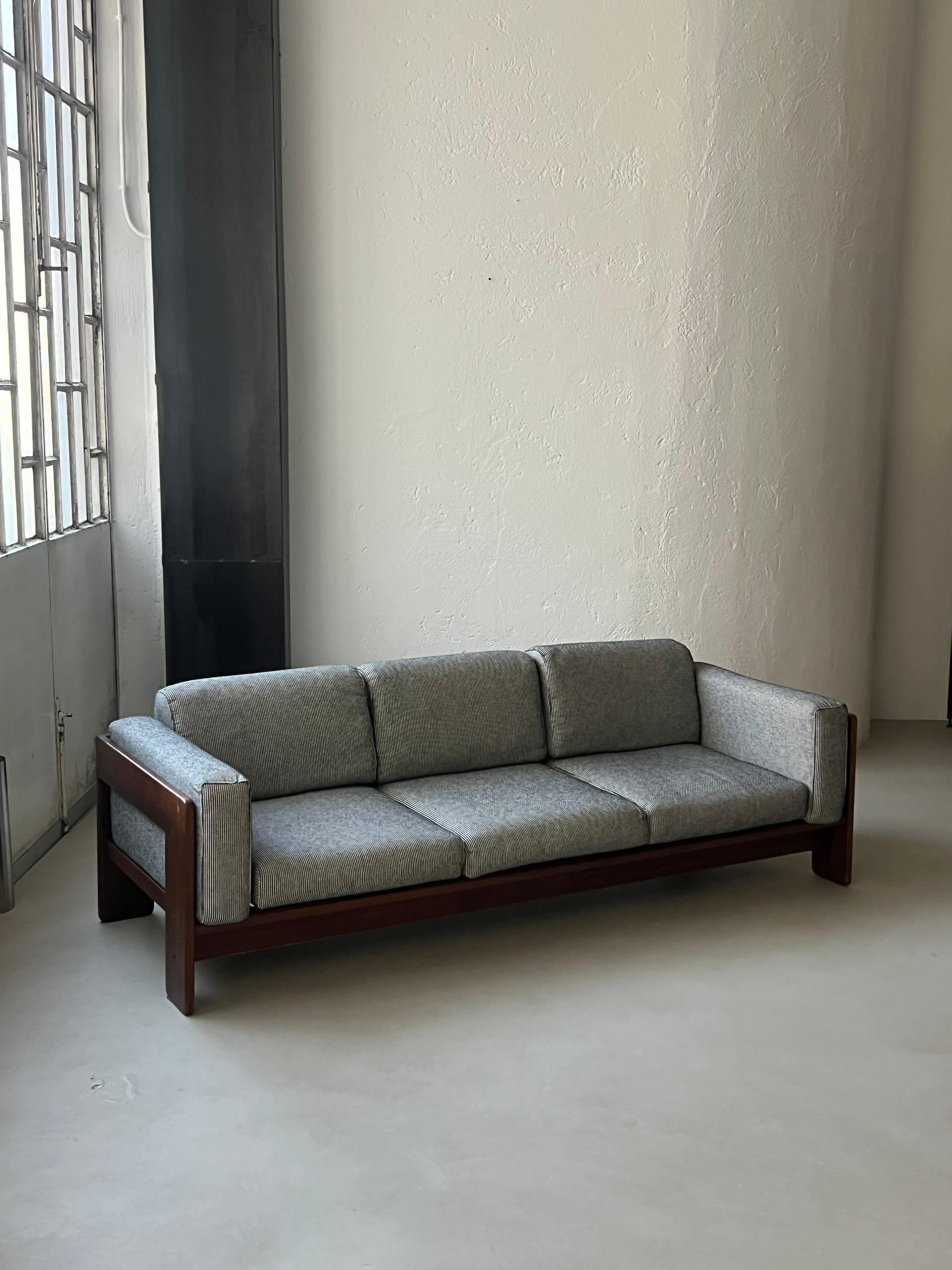 Divano scultoreo di metà secolo Bastiano di Afra & Tobia Scarpa, Made in Italy in vendita 4