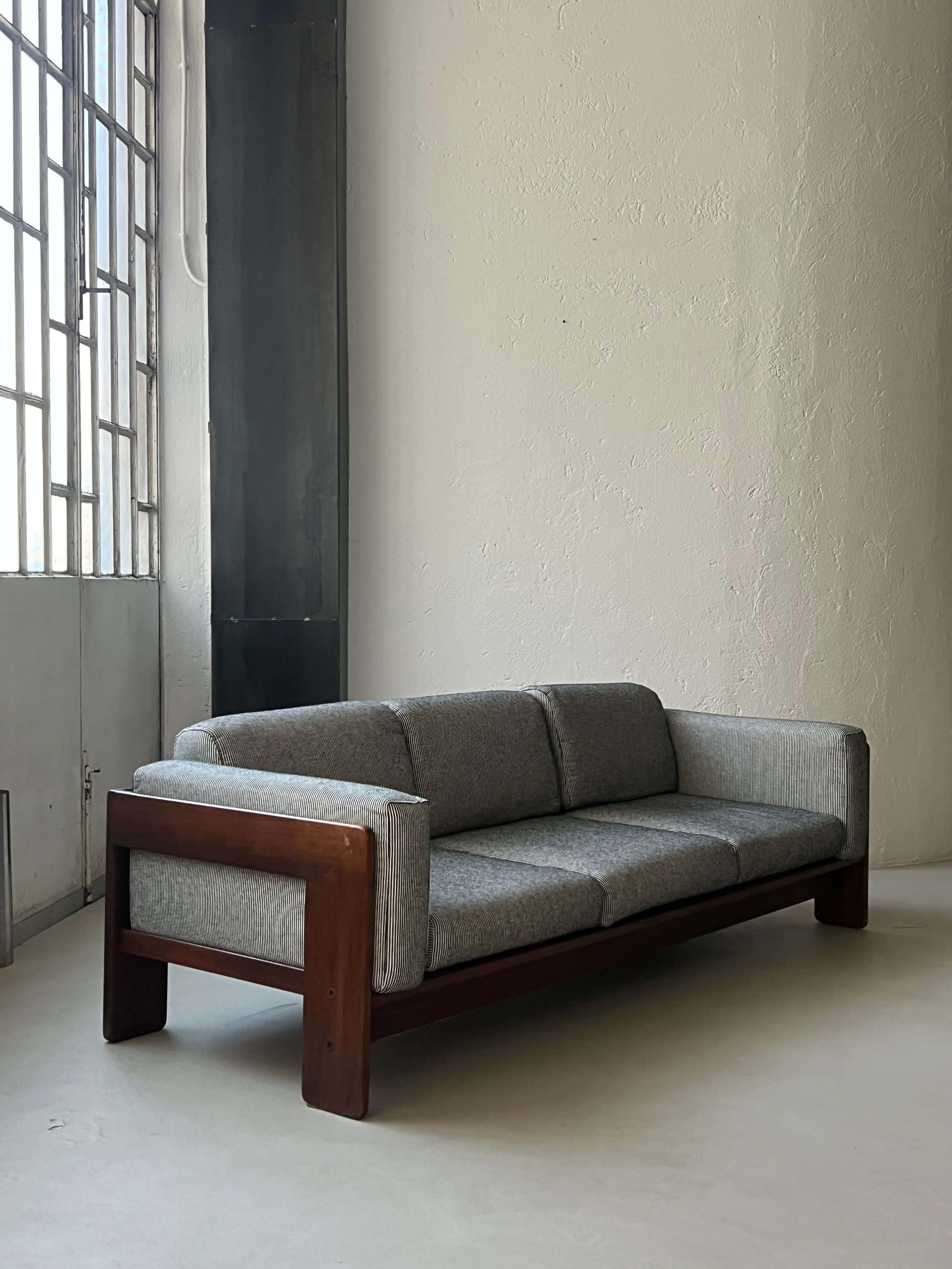 Divano scultoreo di metà secolo Bastiano di Afra & Tobia Scarpa, Made in Italy in vendita 5