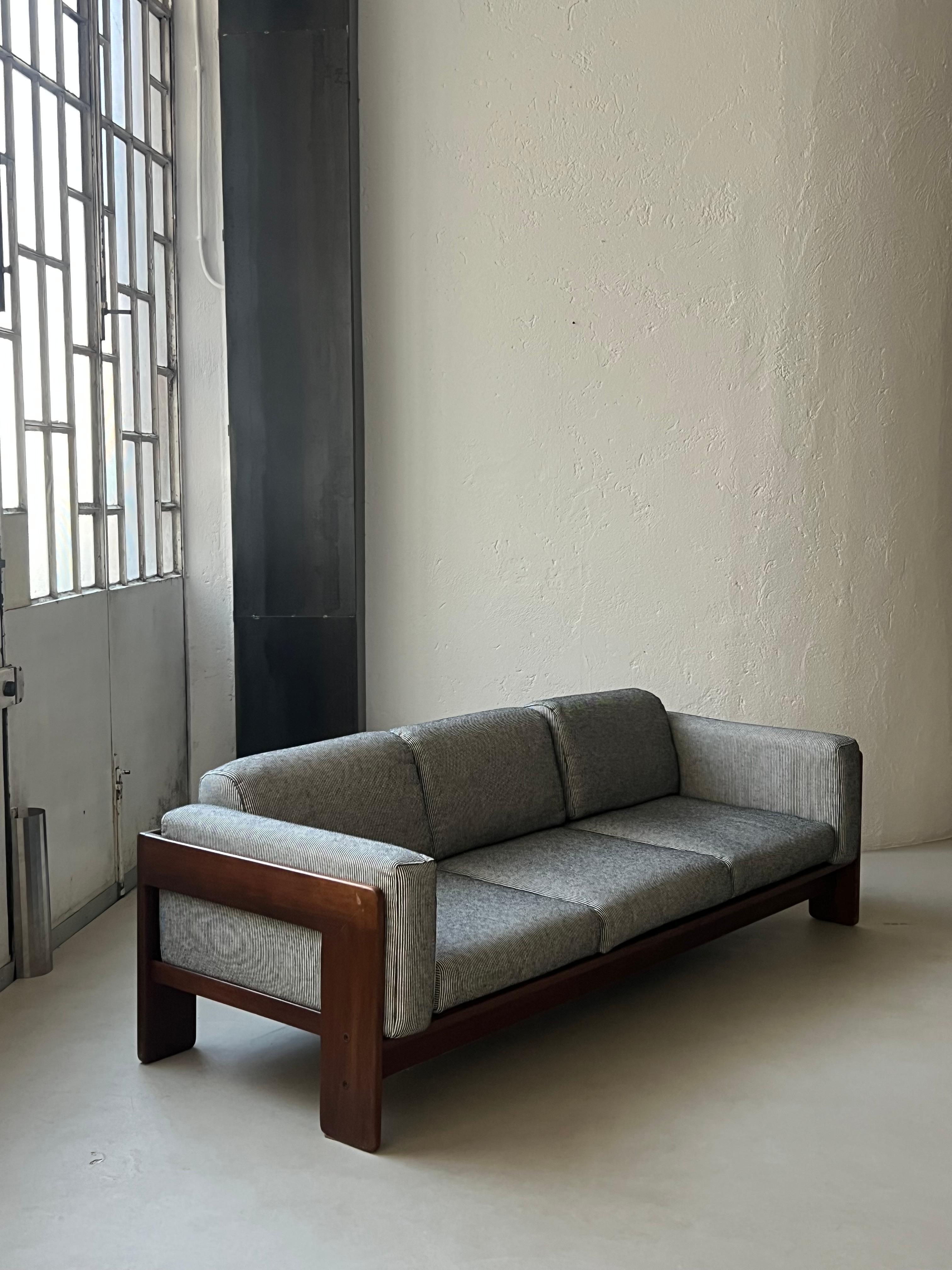 Divano scultoreo di metà secolo Bastiano di Afra & Tobia Scarpa, Made in Italy in vendita 6