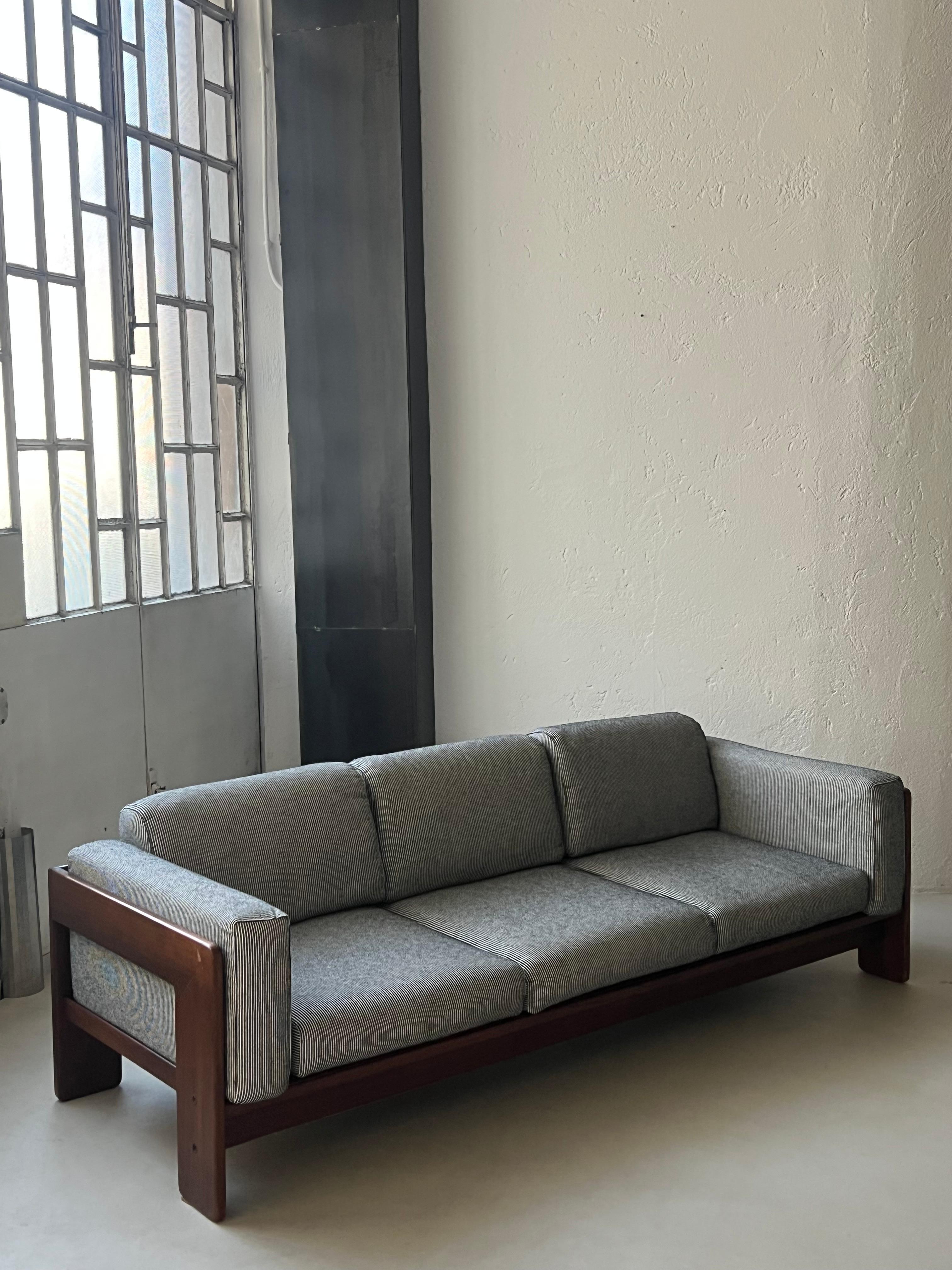 Divano scultoreo di metà secolo Bastiano di Afra & Tobia Scarpa, Made in Italy in vendita 7