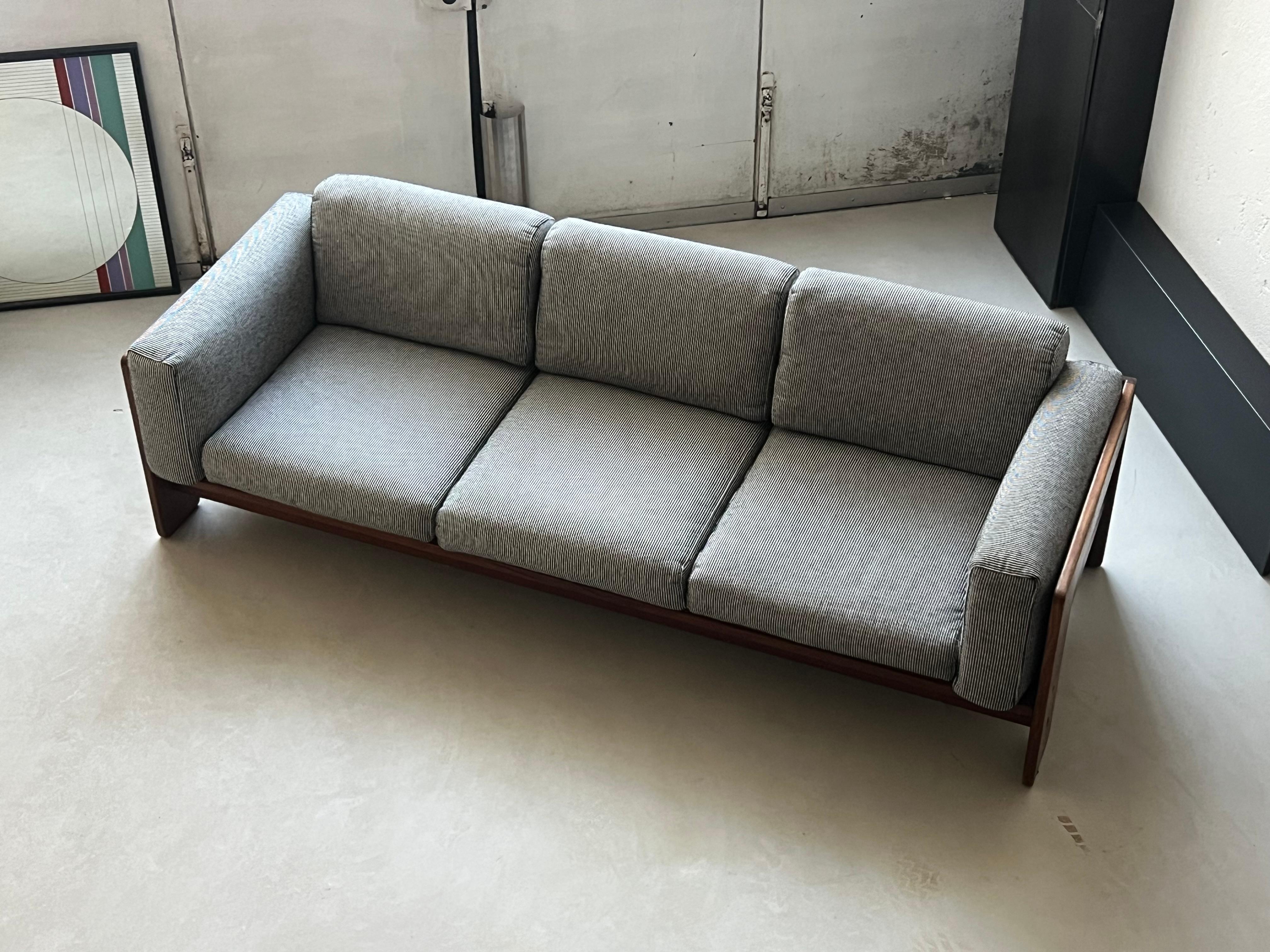 Divano scultoreo di metà secolo Bastiano di Afra & Tobia Scarpa, Made in Italy in vendita 9