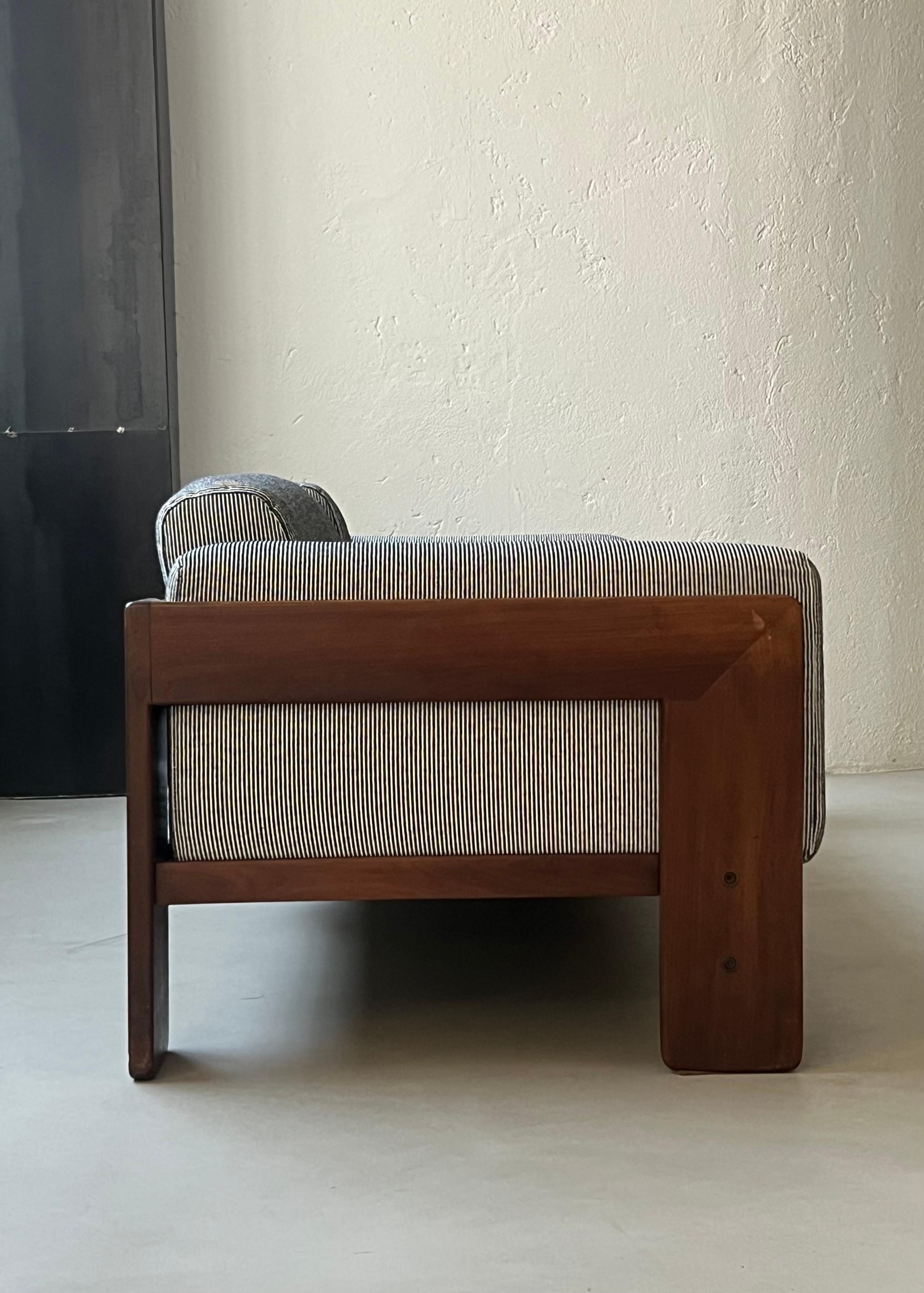 Divano scultoreo di metà secolo Bastiano di Afra & Tobia Scarpa, Made in Italy in vendita 10
