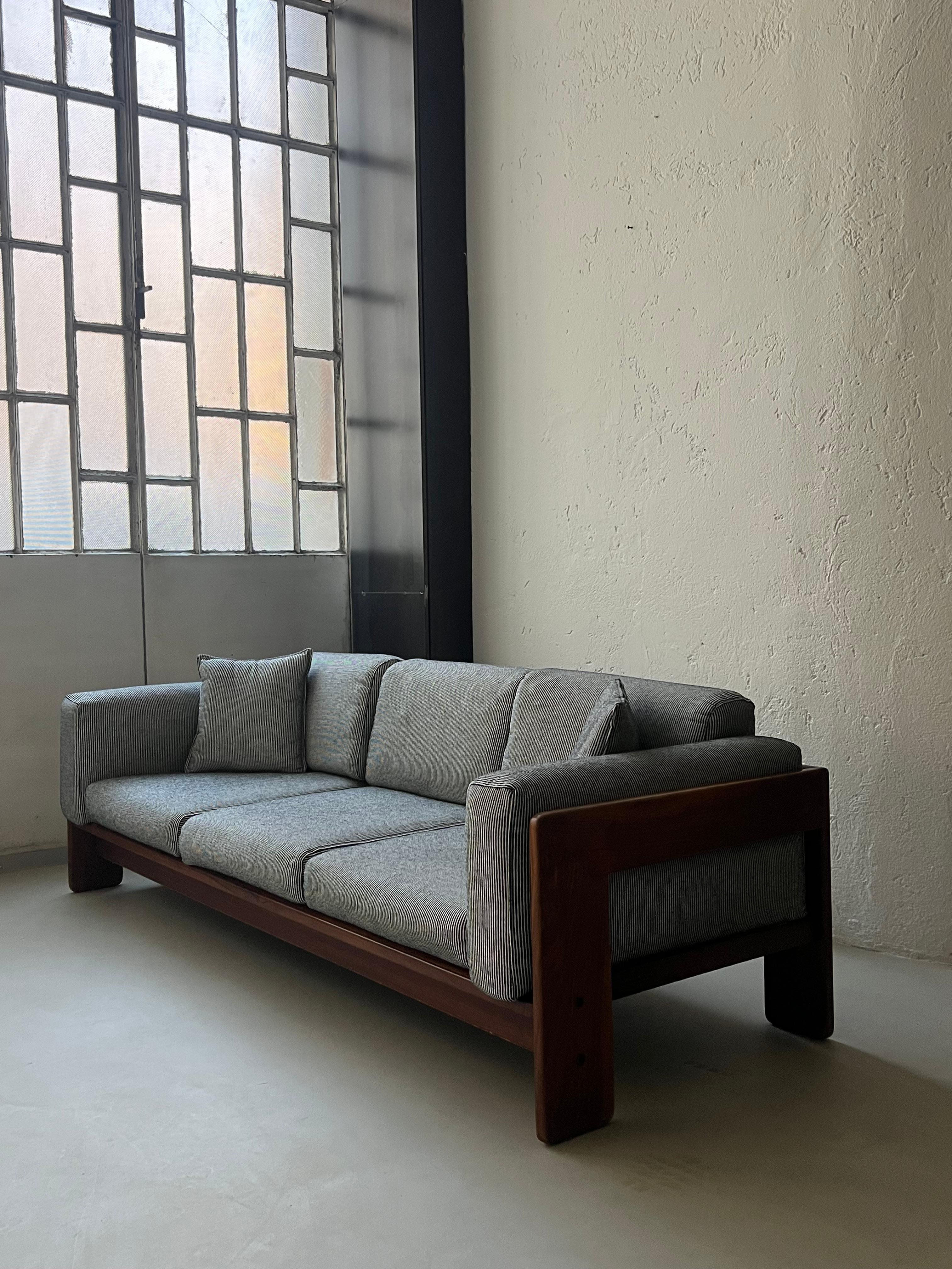 Divano scultoreo di metà secolo Bastiano di Afra & Tobia Scarpa, Made in Italy in vendita 1