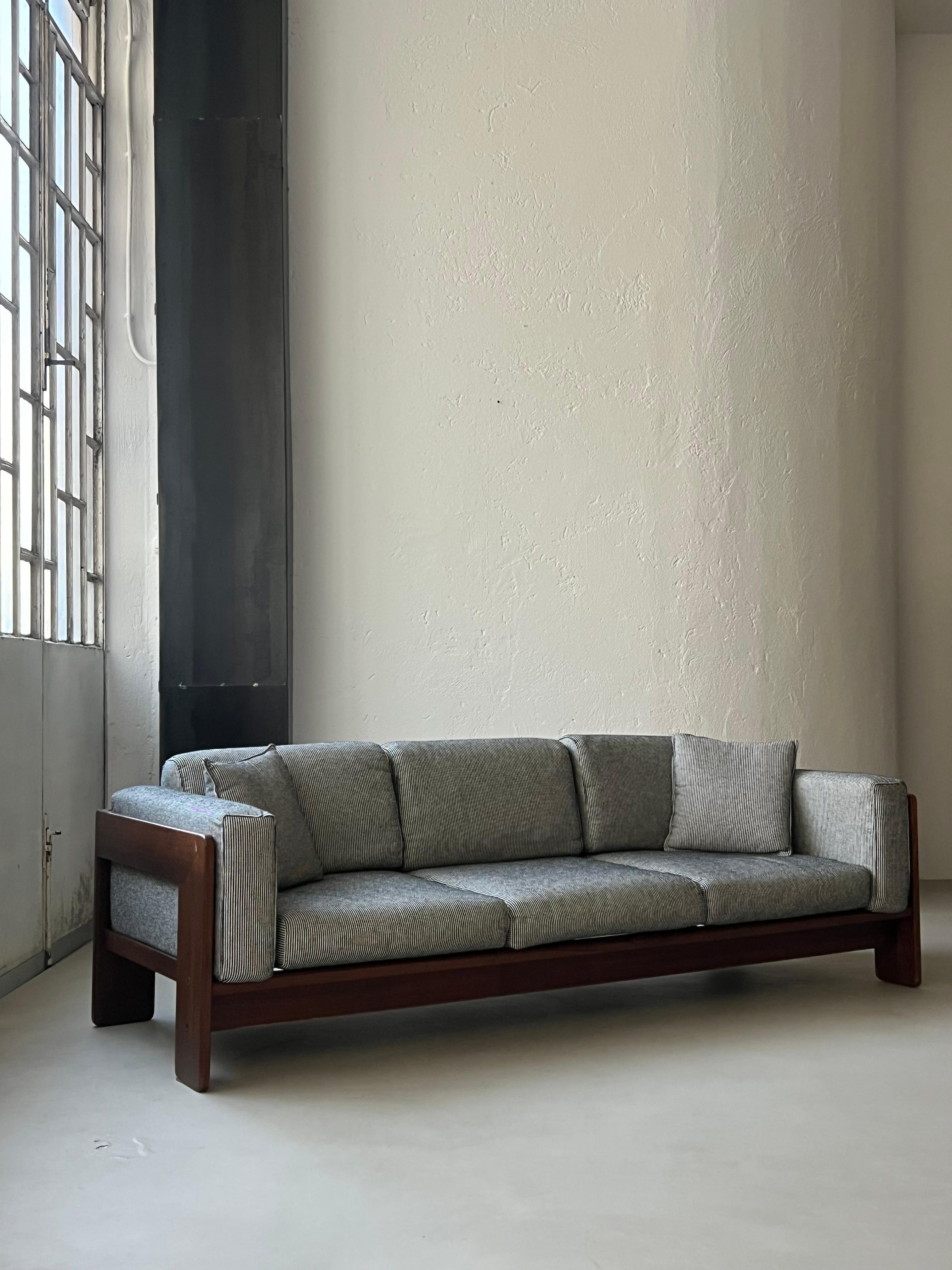Divano scultoreo di metà secolo Bastiano di Afra & Tobia Scarpa, Made in Italy in vendita 2