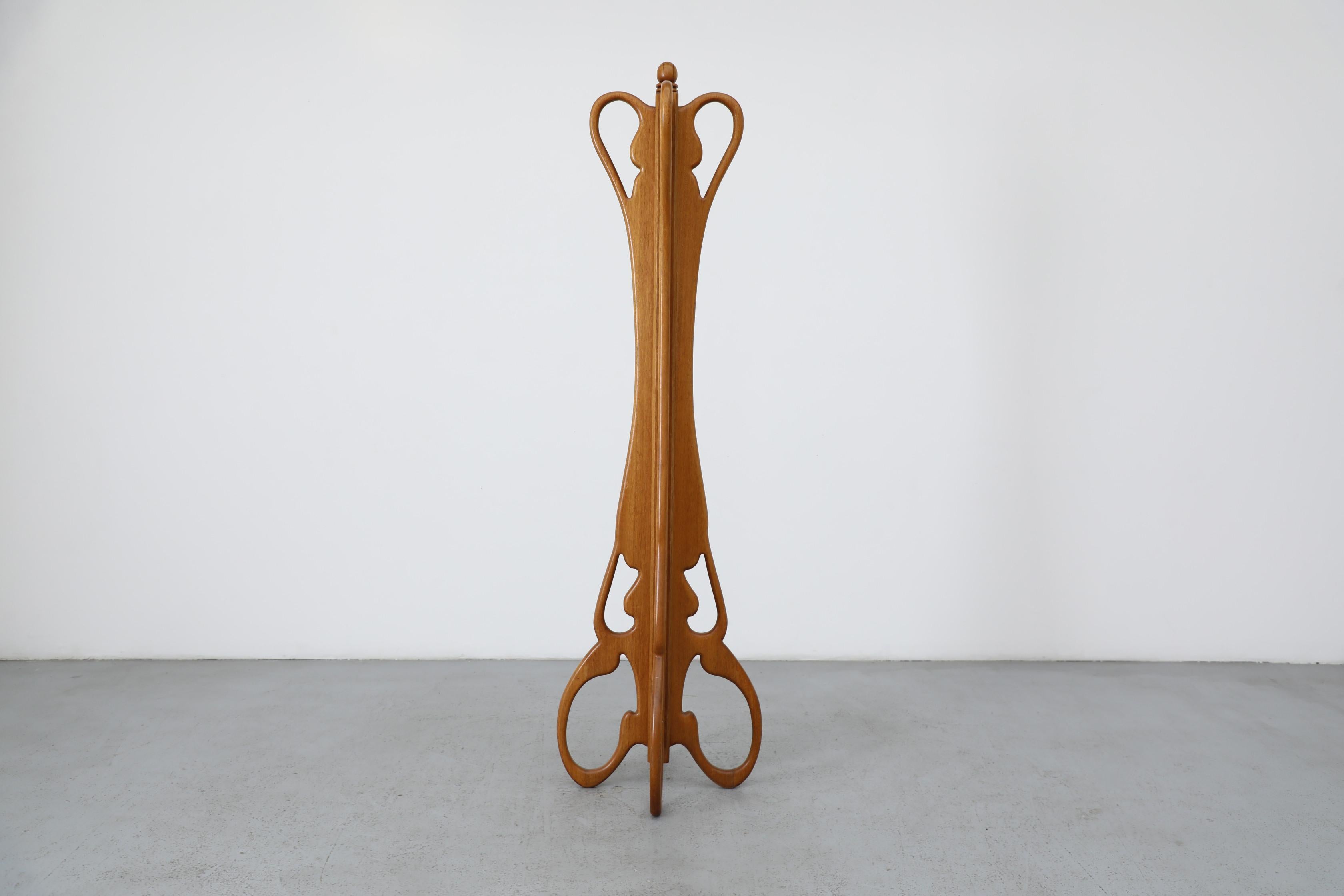 Porte-manteau sculptural en Beeche Wood du milieu du siècle dans le style d'Adrian Pearsall Bon état - En vente à Los Angeles, CA