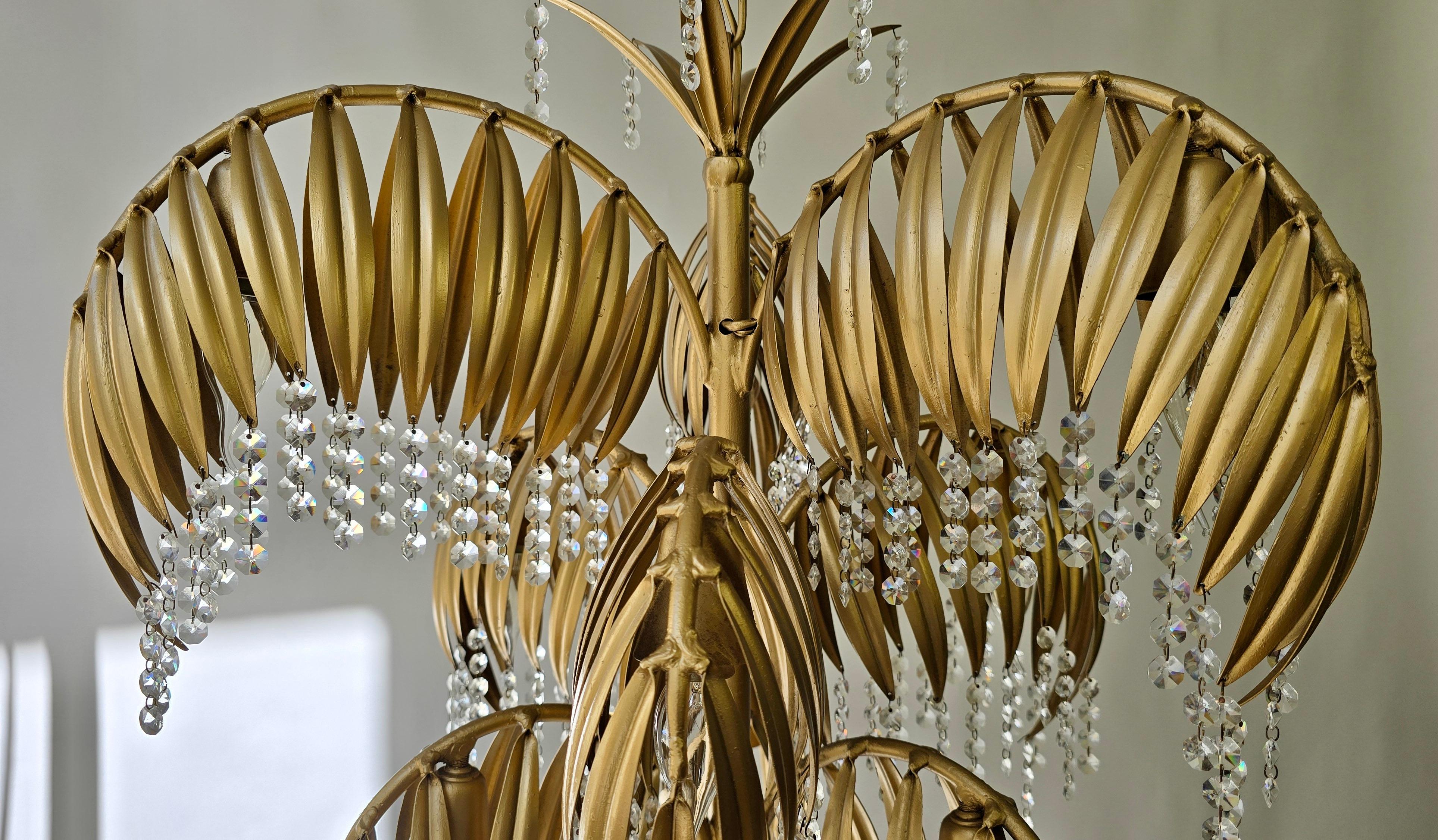 Lampadario scultoreo in ottone e cristallo a forma di foglia di palma della metà del secolo scorso in vendita 6