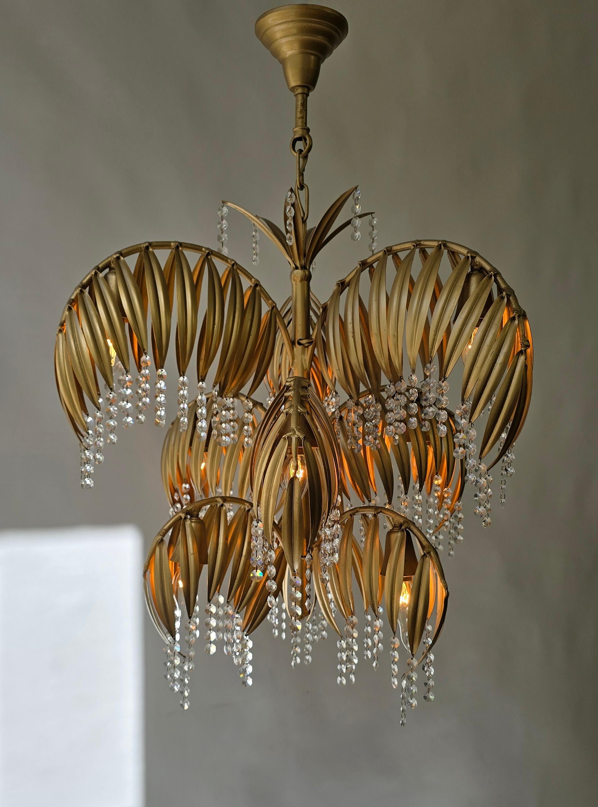 Lampadario scultoreo in ottone e cristallo a forma di foglia di palma della metà del secolo scorso in vendita 7