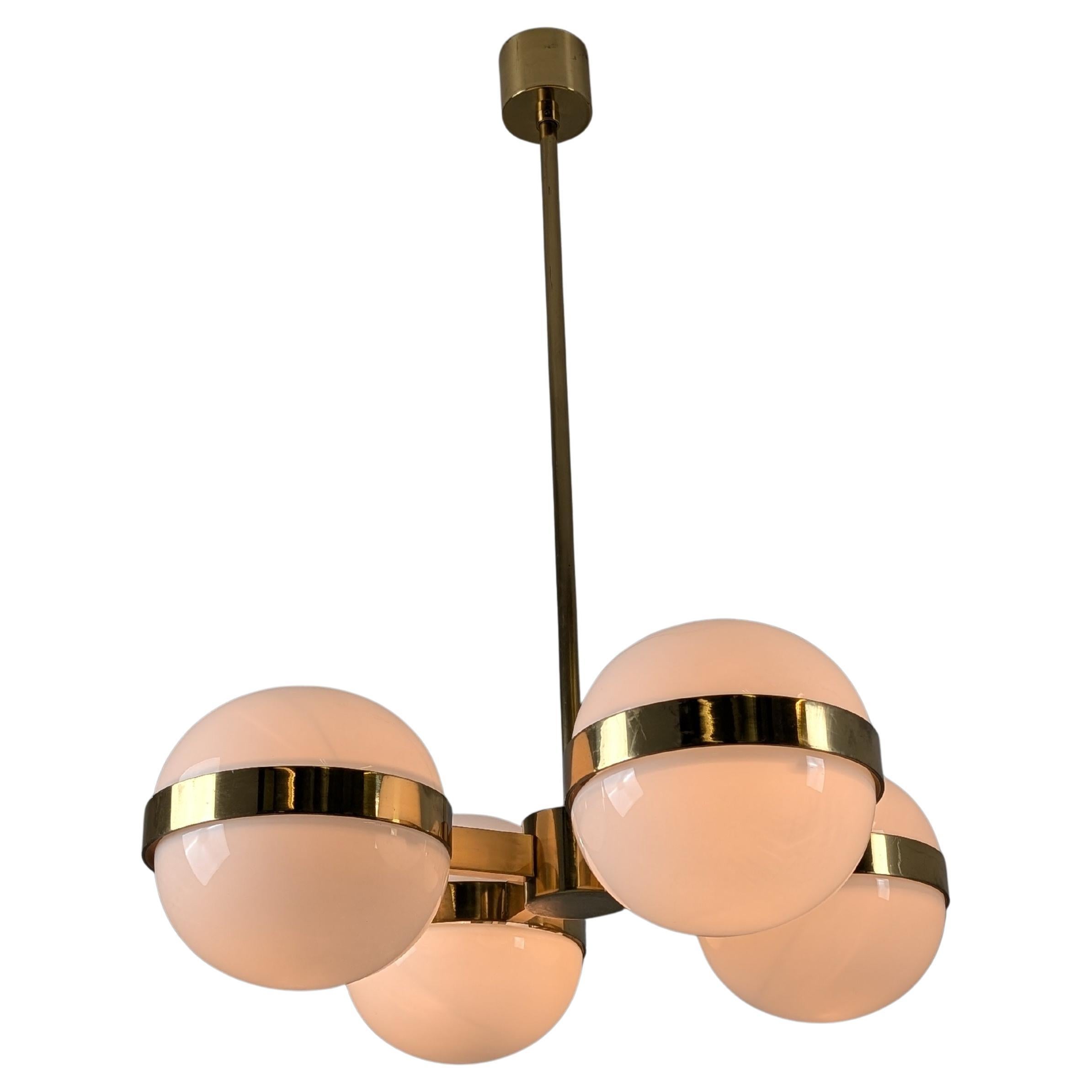 Lampadario scultoreo di metà secolo, ottone e vetro, Heikki Turunen, Orno 1970s