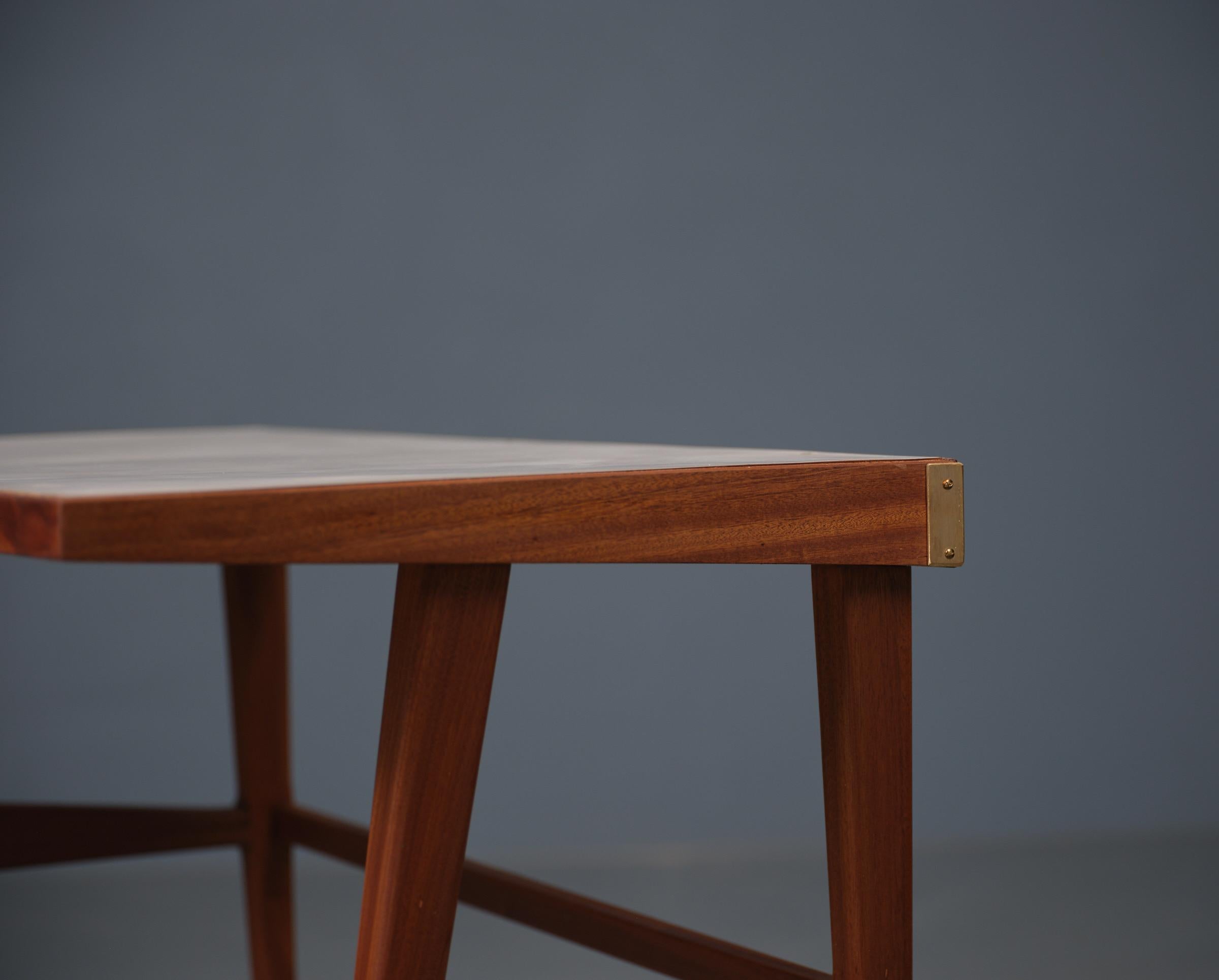 Sculptural Mid-Century Desk by F.lli Strada: Italian Design in Exotic Wood  In Good Condition For Sale In Rome, IT