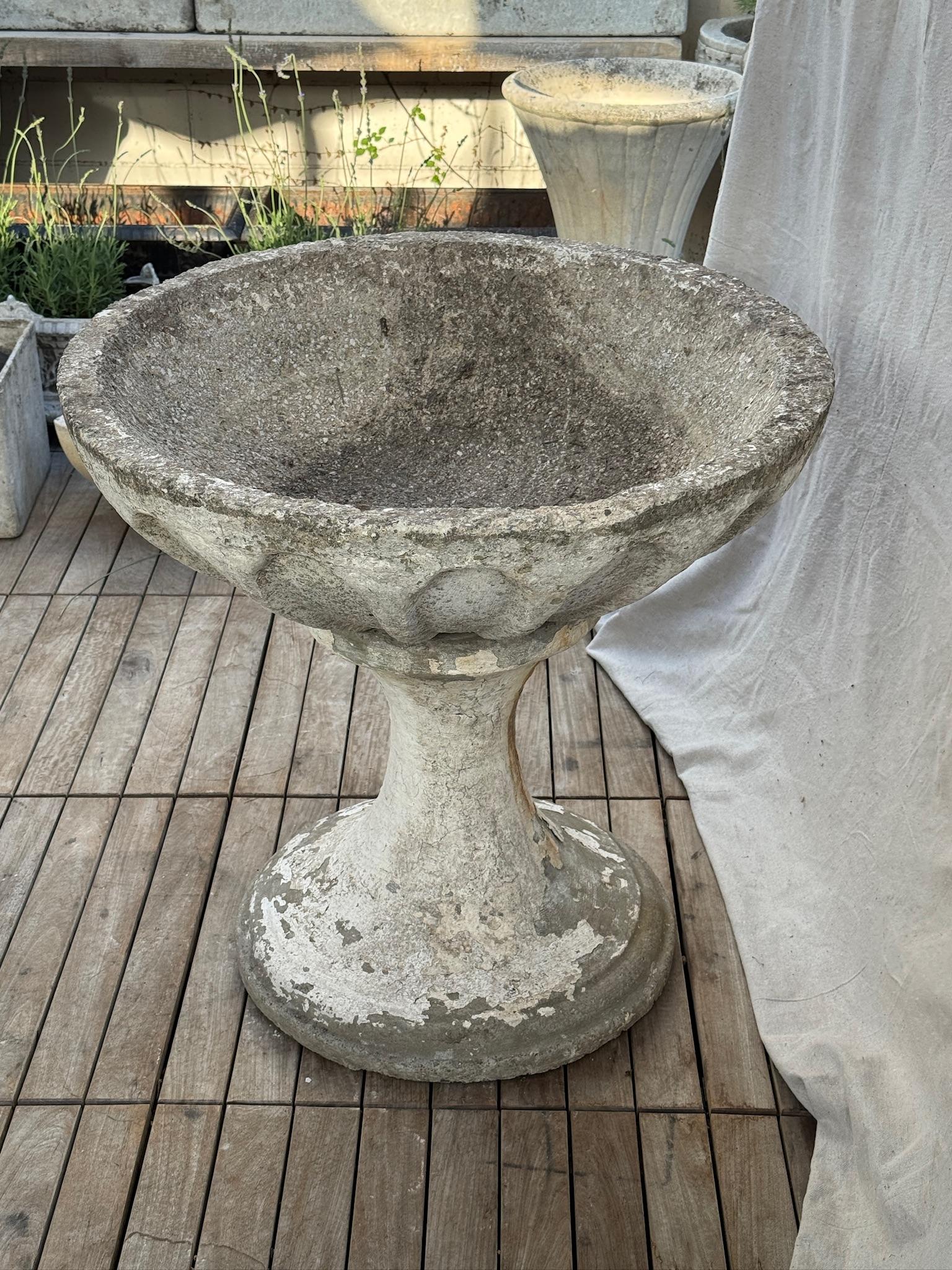 Sculptural Mid-Century Fluted Concrete Garden Planter on Pedestal Base For Sale 3