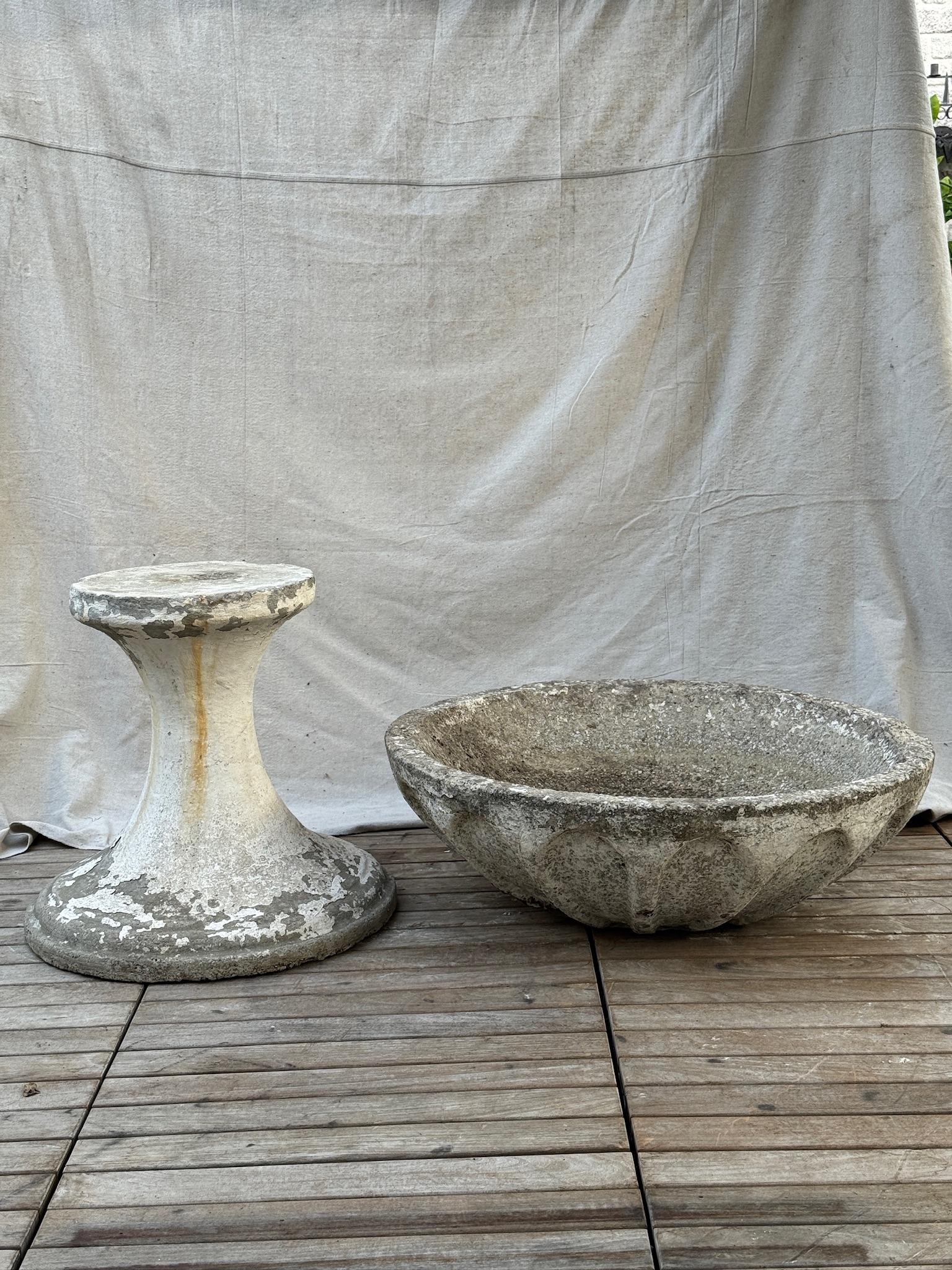 20th Century Sculptural Mid-Century Fluted Concrete Garden Planter on Pedestal Base For Sale