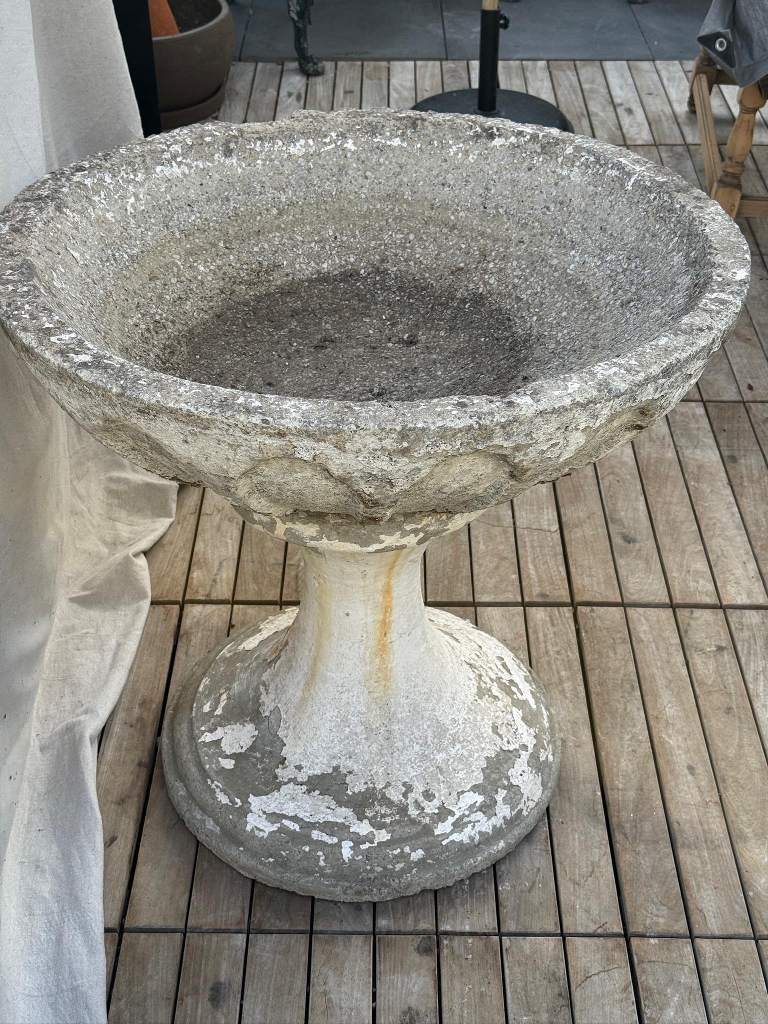 Sculptural Mid-Century Fluted Concrete Garden Planter on Pedestal Base For Sale 1