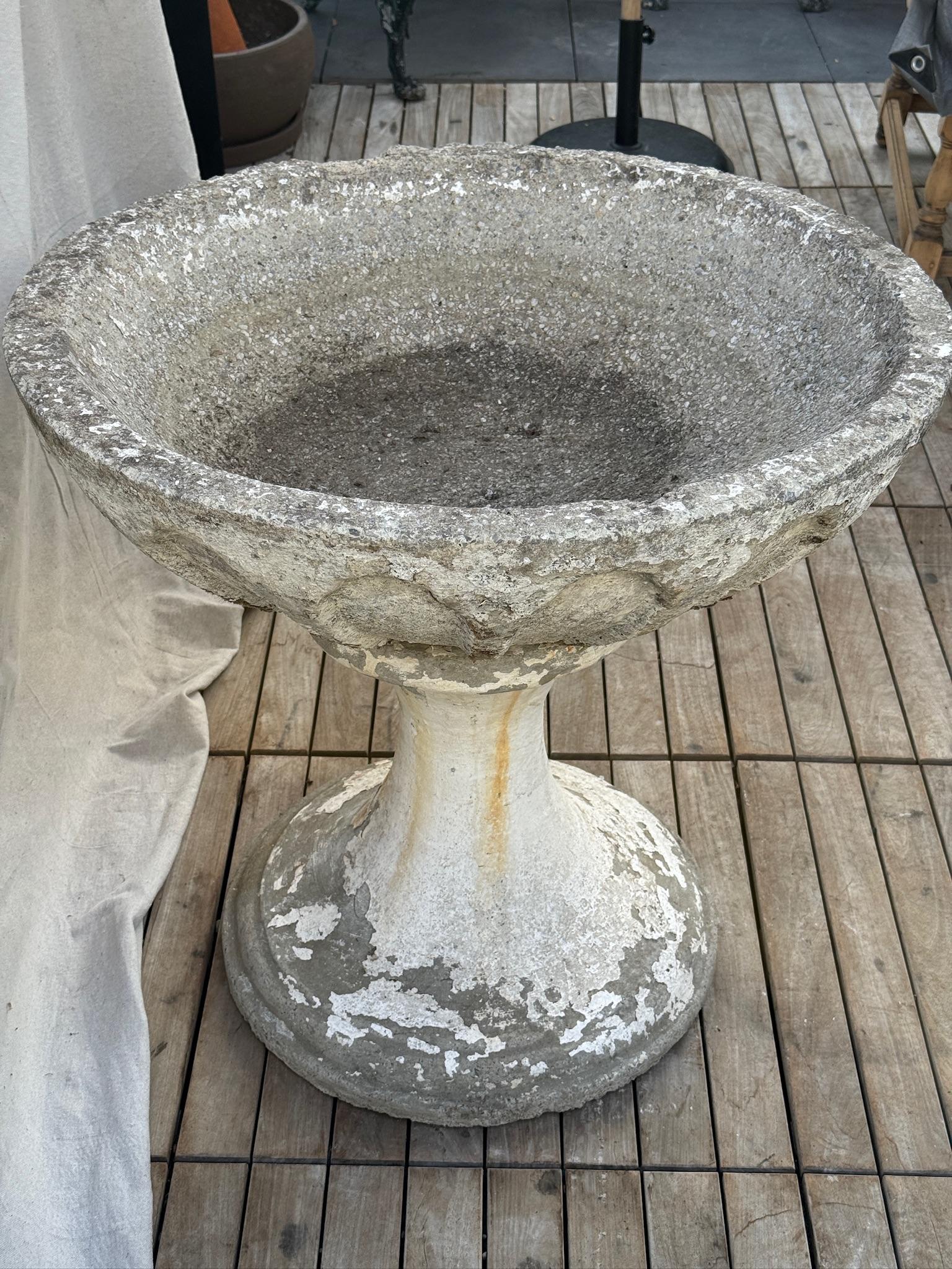 Sculptural Mid-Century Fluted Concrete Garden Planter on Pedestal Base For Sale 2