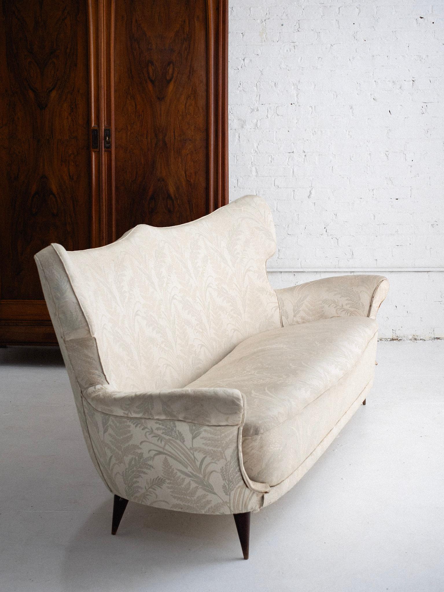 Sculptural Mid Century Italian Sofa Attributed to Maurizio Tempestini In Fair Condition For Sale In Brooklyn, NY