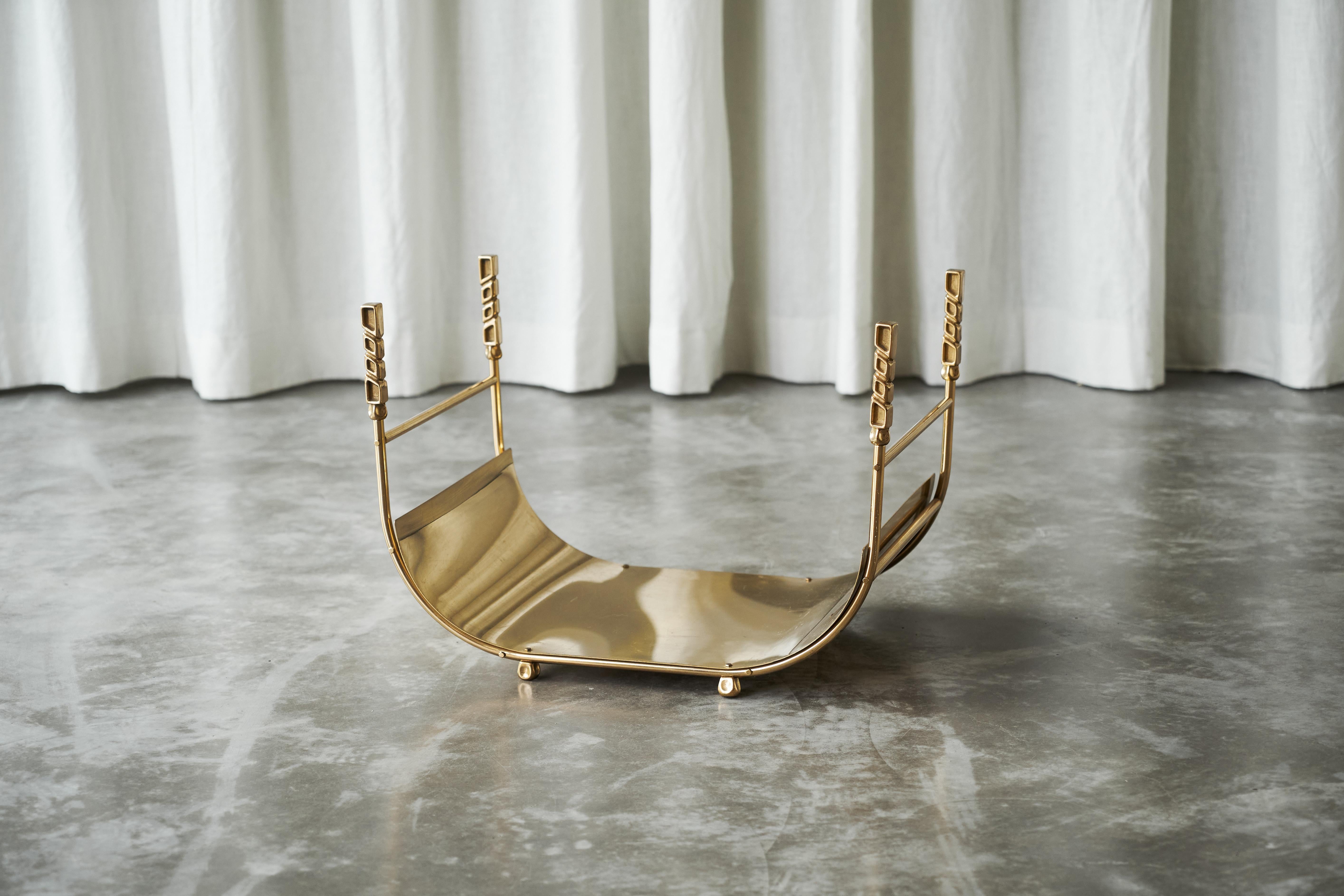 Mid-Century moderno Cestino per tronchi o portariviste scultoreo di metà secolo in ottone anni '70 in vendita