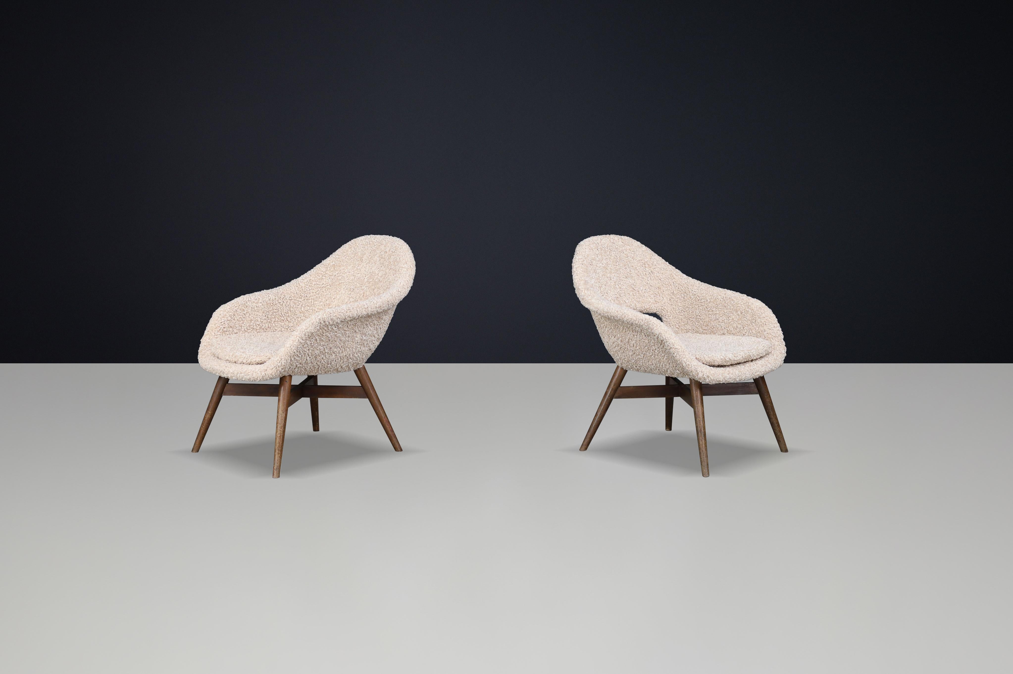 Tchèque Chaise longue sculpturale du milieu du siècle par Miroslav Navrátil, 1960s en vente