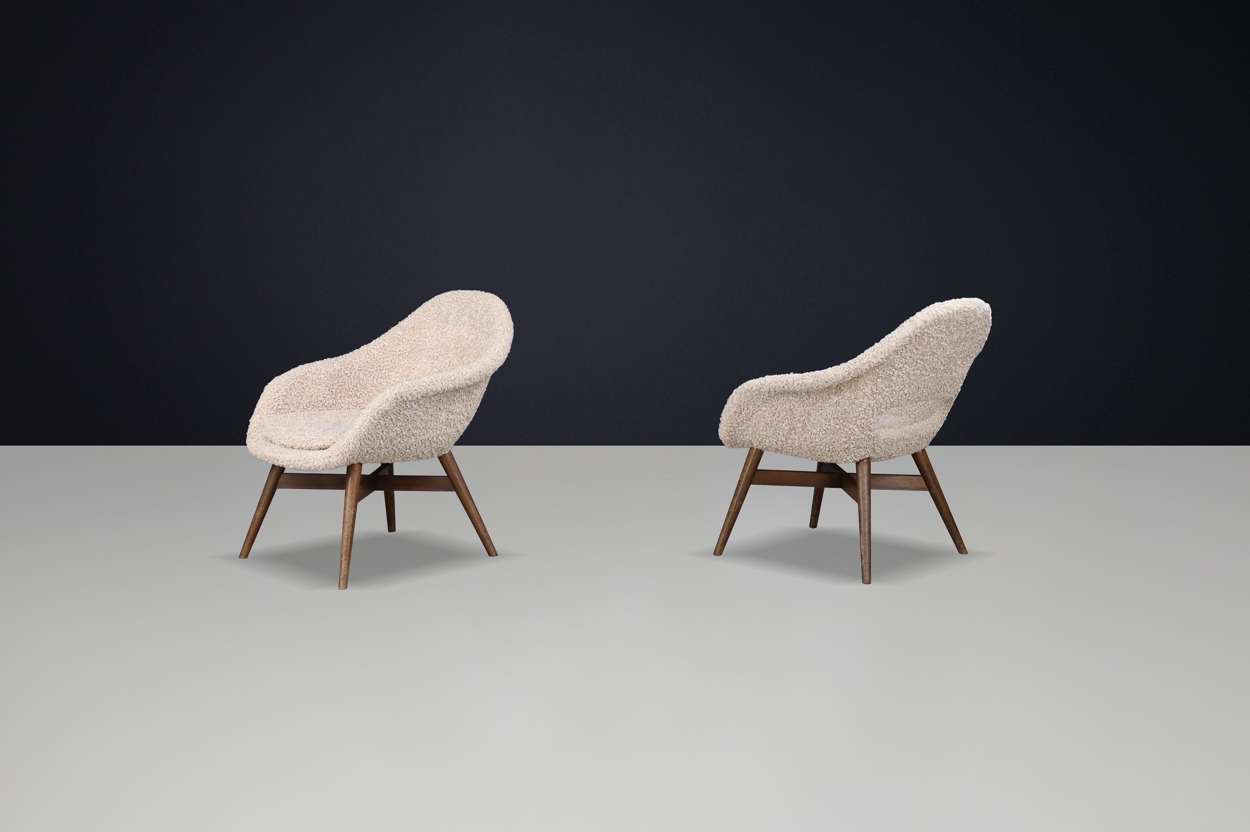 Chaise longue sculpturale du milieu du siècle par Miroslav Navrátil, 1960s Bon état - En vente à Almelo, NL