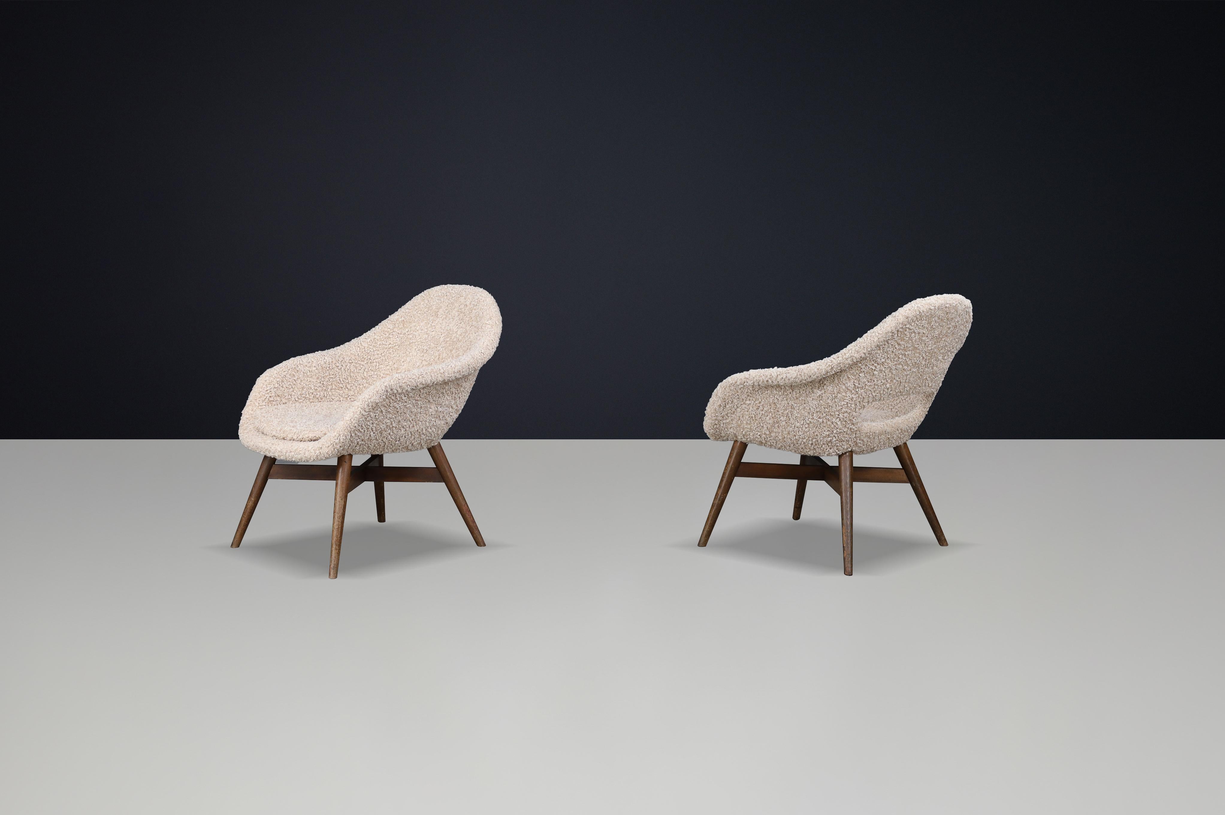Tissu d'ameublement Chaise longue sculpturale du milieu du siècle par Miroslav Navrátil, 1960s en vente