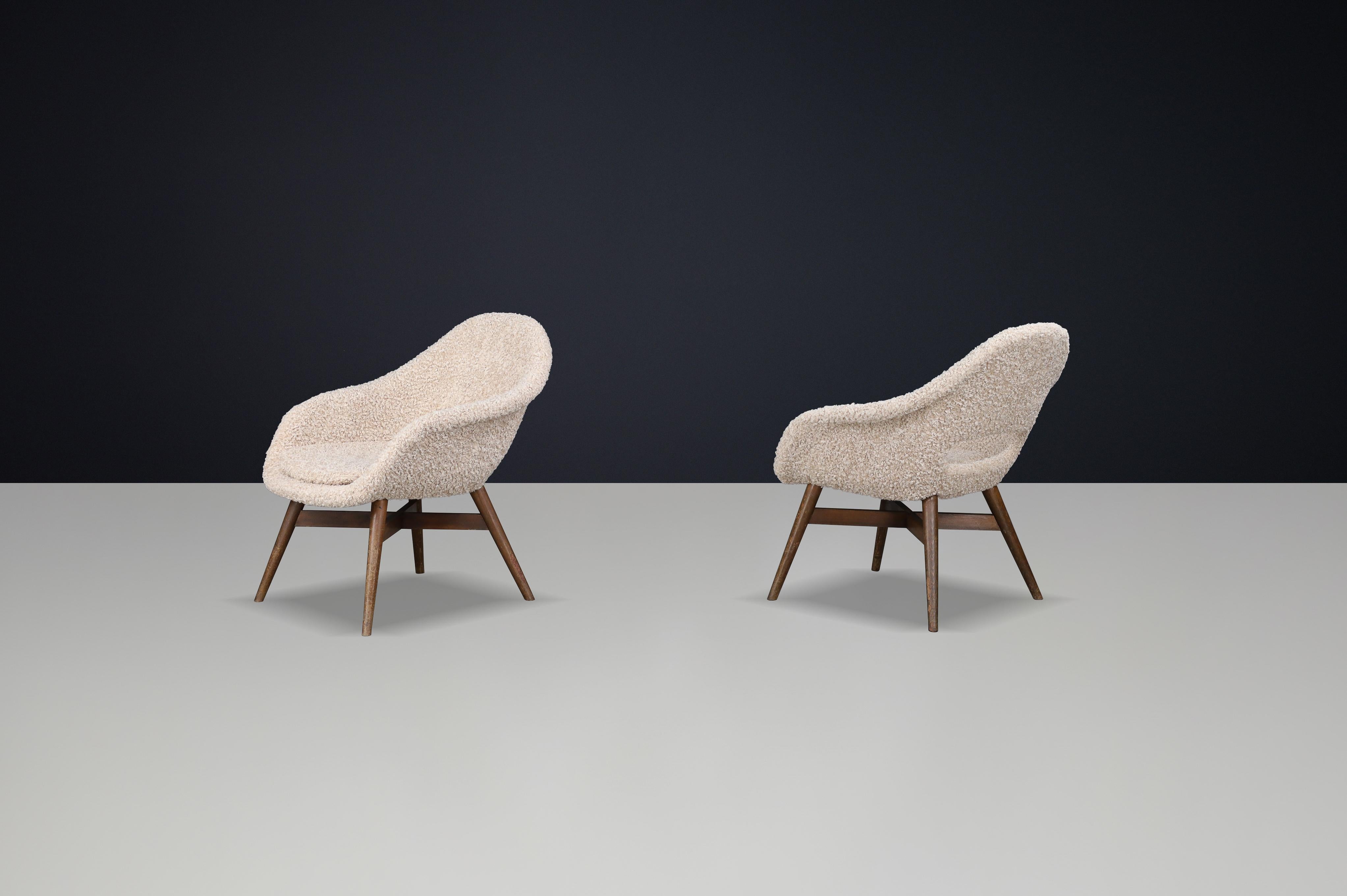 Chaise longue sculpturale du milieu du siècle par Miroslav Navrátil, 1960s en vente 1