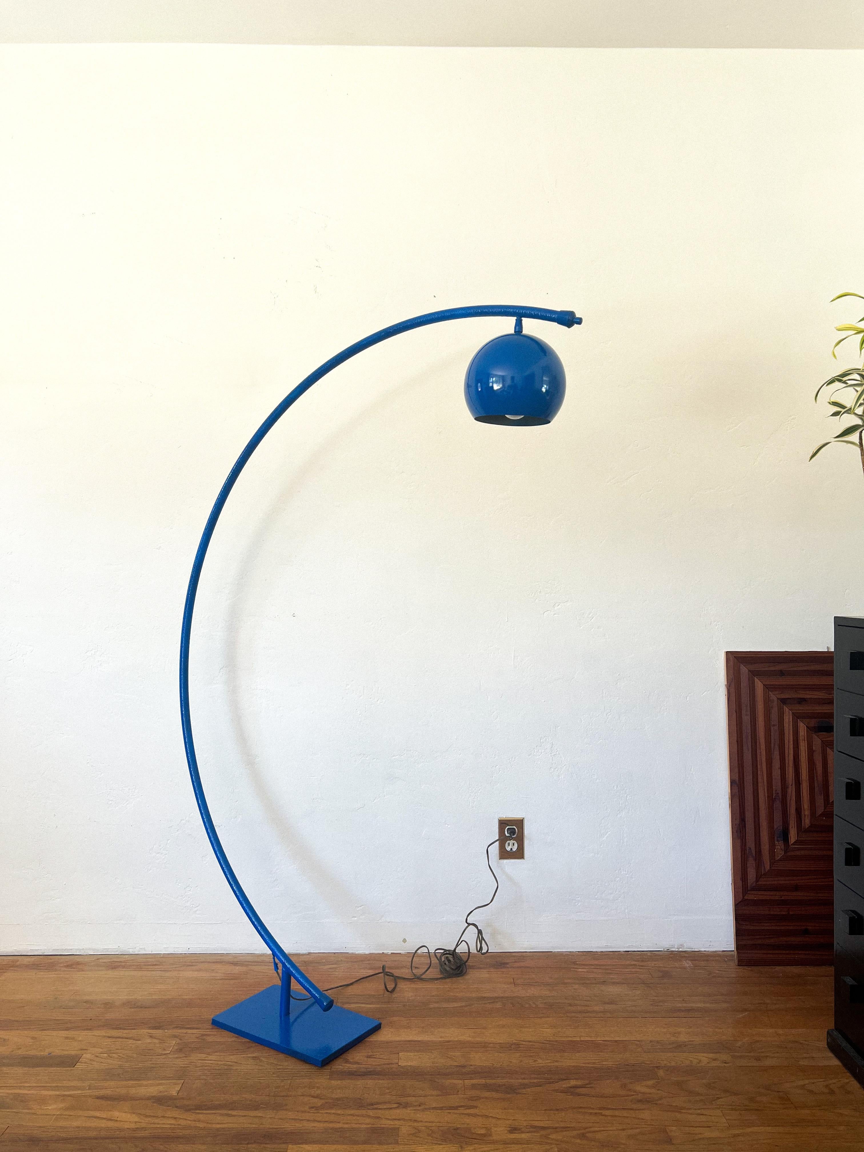 Skulpturale Bogen-Stehlampe aus der Mitte des Jahrhunderts, Reggiani zugeschrieben, 1970er Jahre im Angebot 2