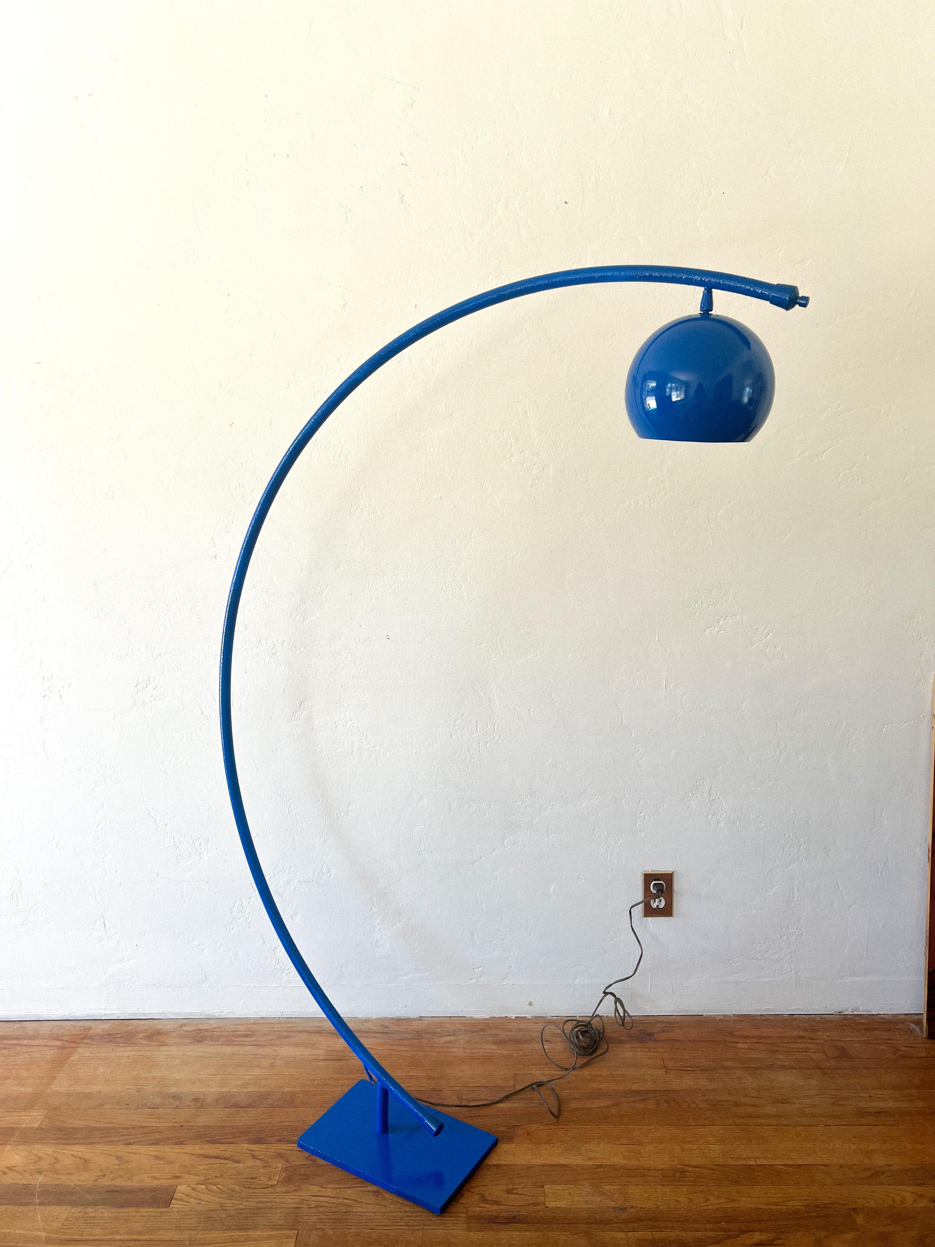 Skulpturale Bogen-Stehlampe aus der Mitte des Jahrhunderts, Reggiani zugeschrieben, 1970er Jahre im Zustand „Gut“ im Angebot in La Mesa, CA