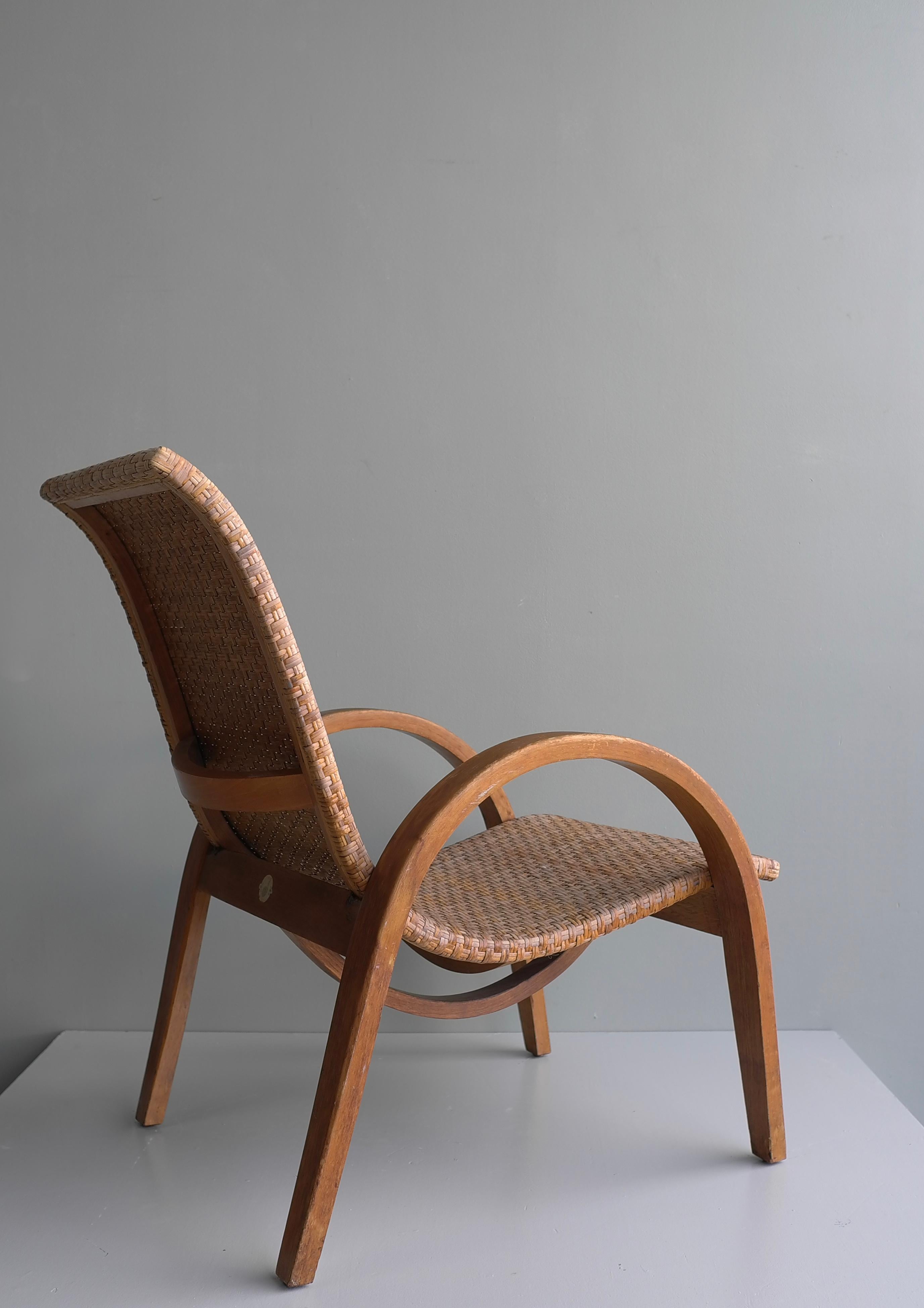 Skulpturaler Sessel aus Holz und Schilfrohr aus der Mitte des Jahrhunderts, 1950er Jahre (Moderne der Mitte des Jahrhunderts) im Angebot