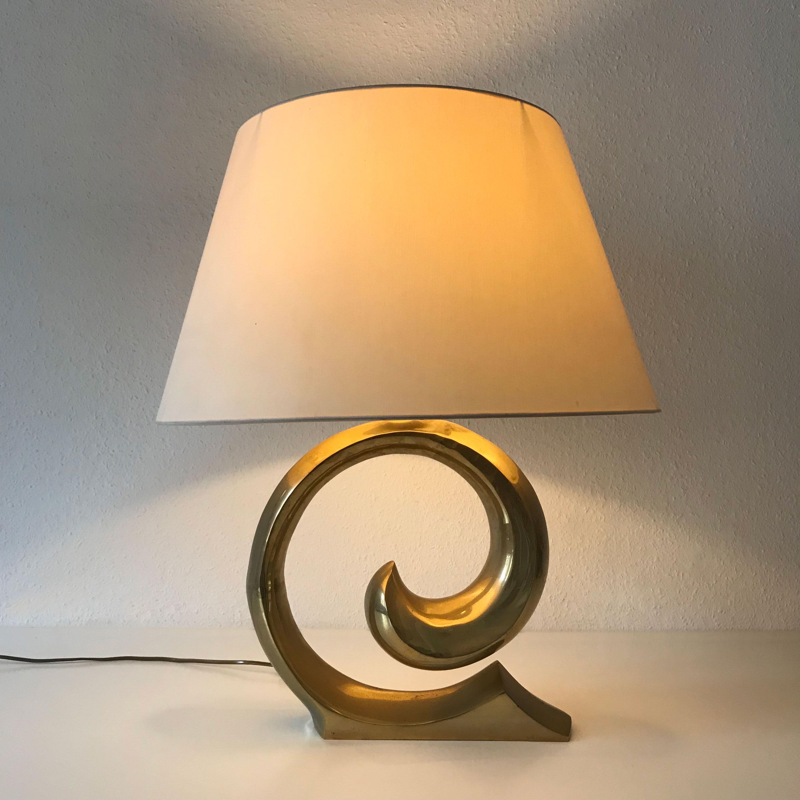Monumental Mid-Century Modern brass table lamp. Designed probably by Pierre Cardin, 1970s, France.
This elegant table lamp is executed in massive brass and with 1 x E27 screw fit socket. It is wired, in working condition and runs on both 110 and
