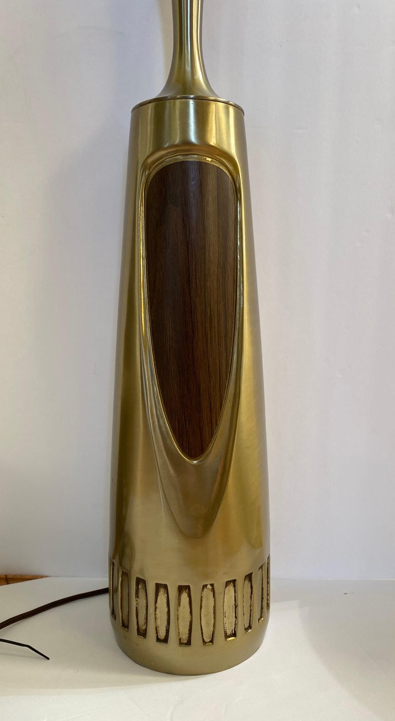 Sculptural Mid-Century Modern Brushed Brass and Walnut Wood Veneer Lamp, Laurel In Good Condition For Sale In Lambertville, NJ