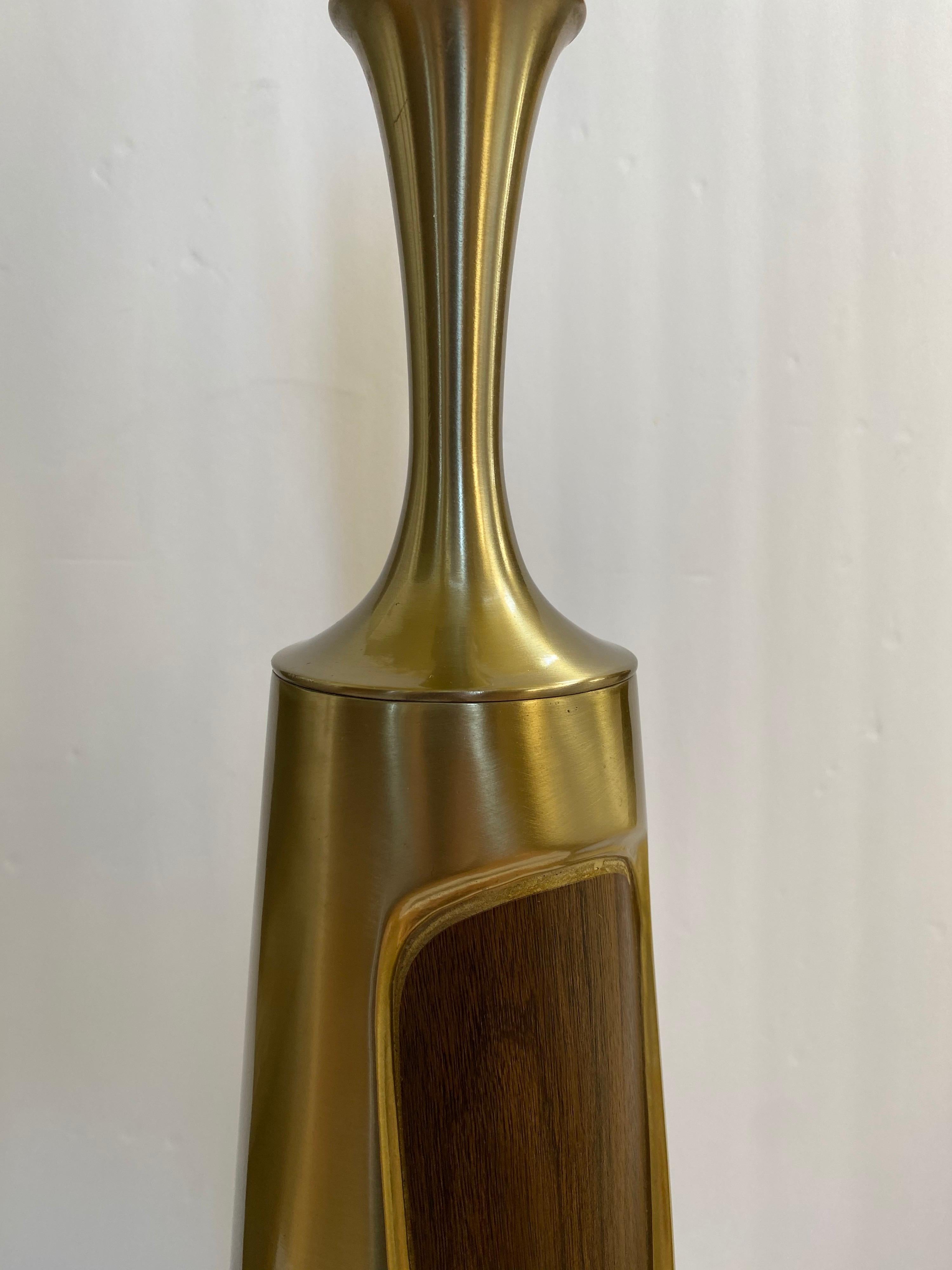 Sculptural Mid-Century Modern Brushed Brass and Walnut Wood Veneer Lamp, Laurel For Sale 3