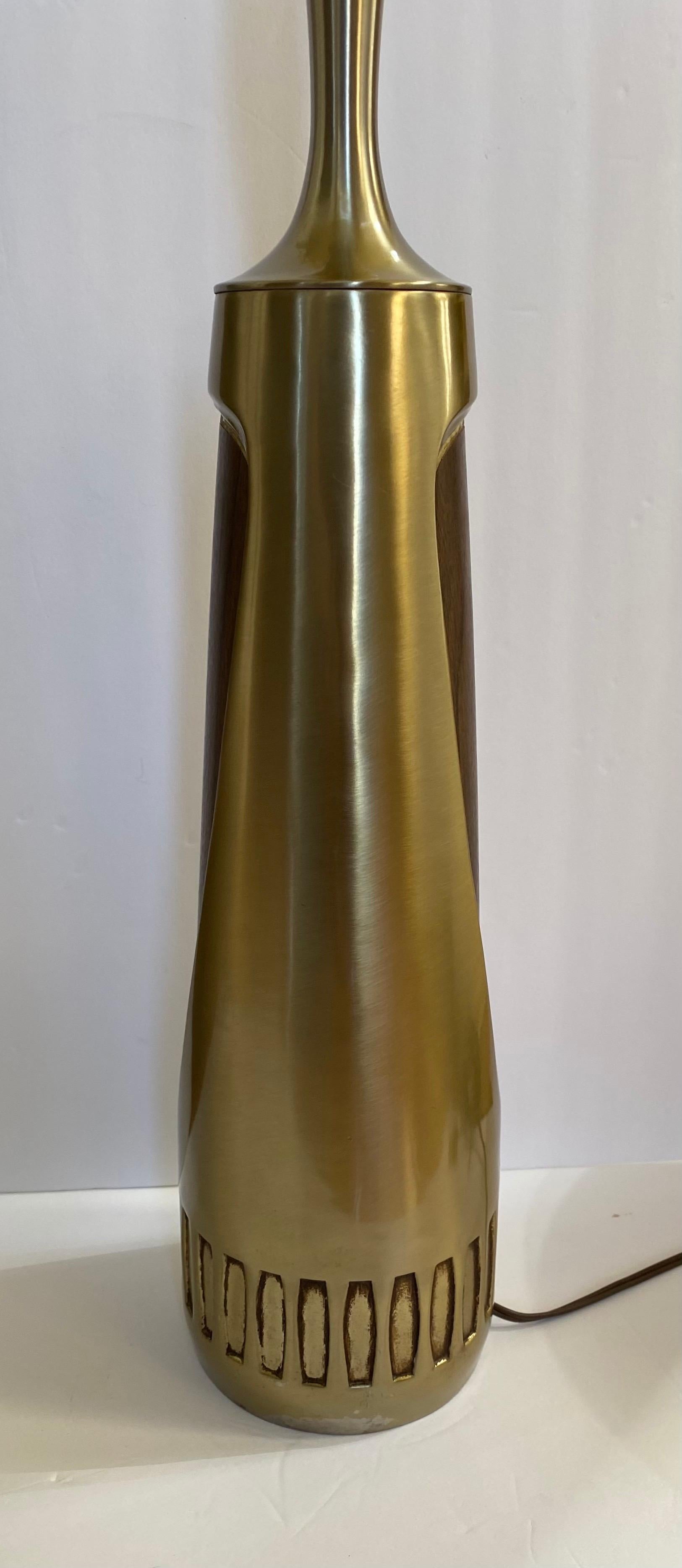 Sculptural Mid-Century Modern Brushed Brass and Walnut Wood Veneer Lamp, Laurel For Sale 4