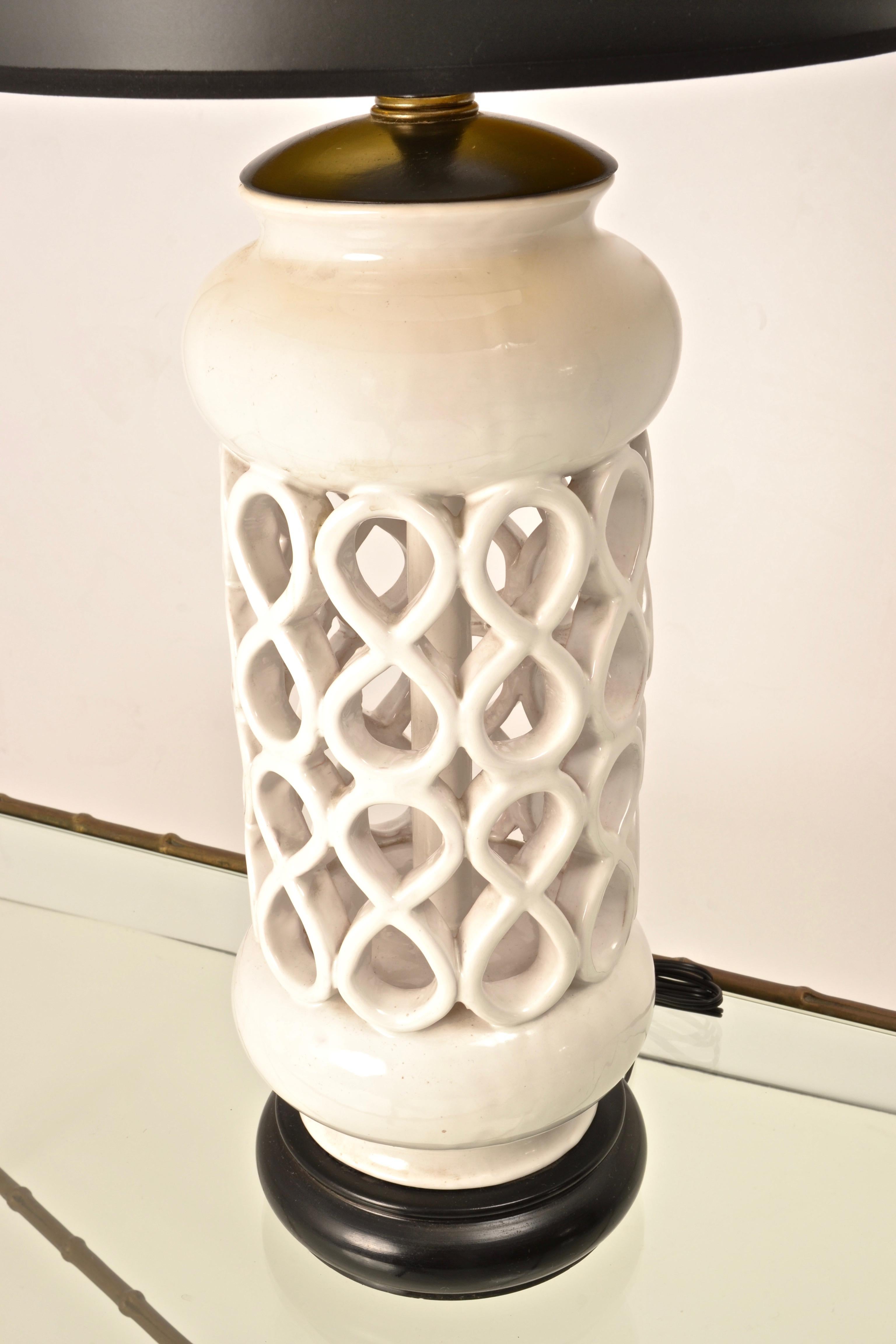 sculptural ceramic lamp