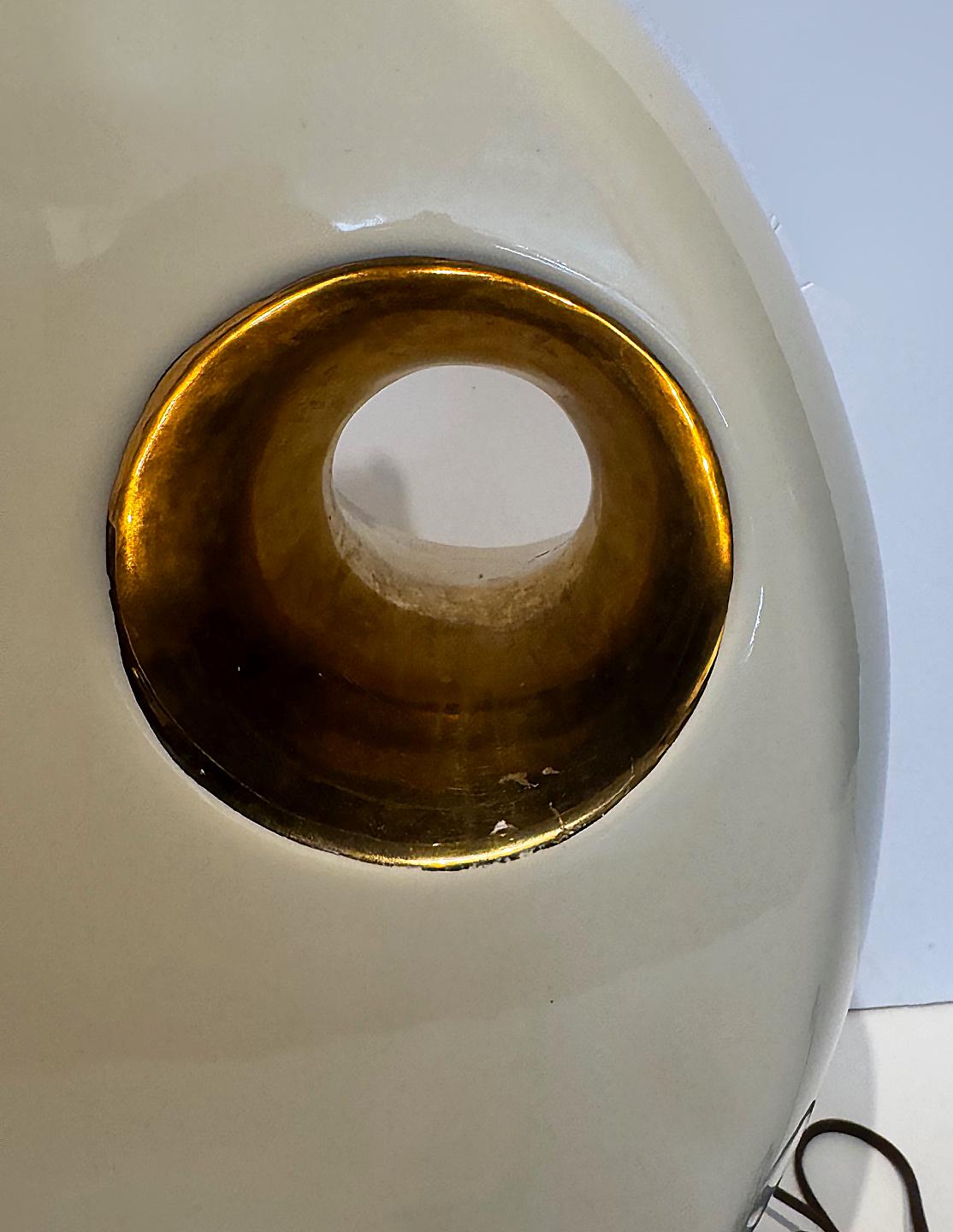 Sculptural Mid century Modern Ceramic Table Lamps with Gold Accents, Pair In Good Condition For Sale In Miami, FL