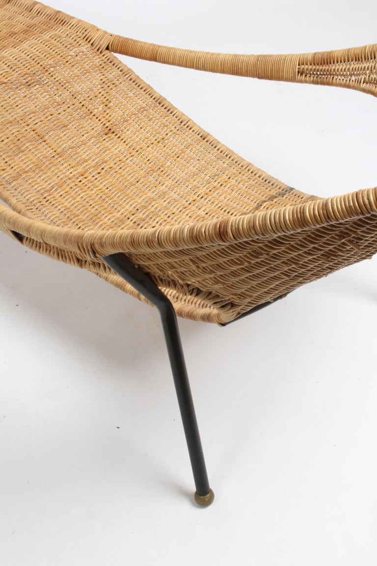 Sculptural Mid-Century Modern Chaise or Lounge with Woven Wicker on Iron Frame  8