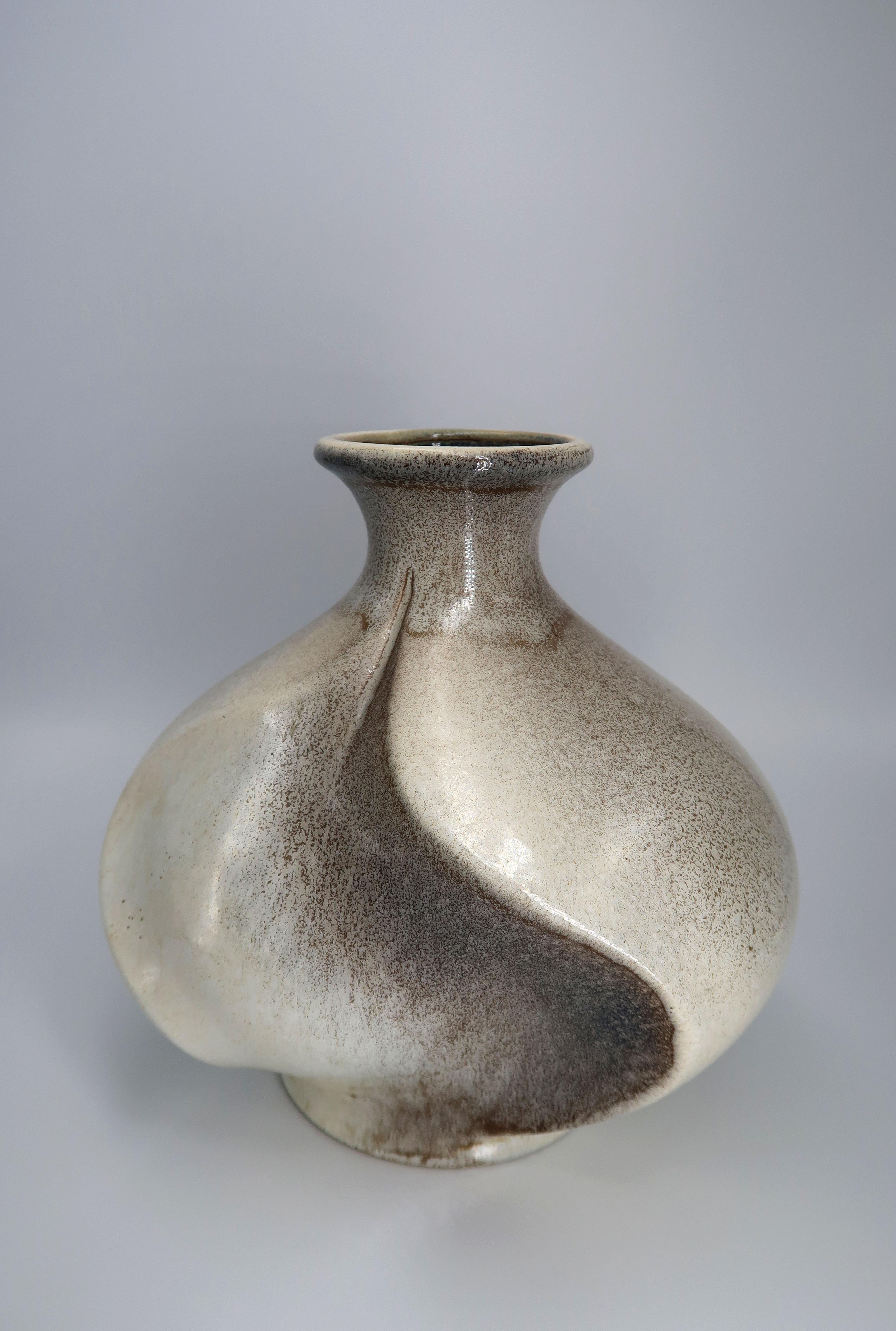 Sculptural Swirling Modernist Cream, Grey, Brown Ceramic Vase In Good Condition For Sale In Copenhagen, DK