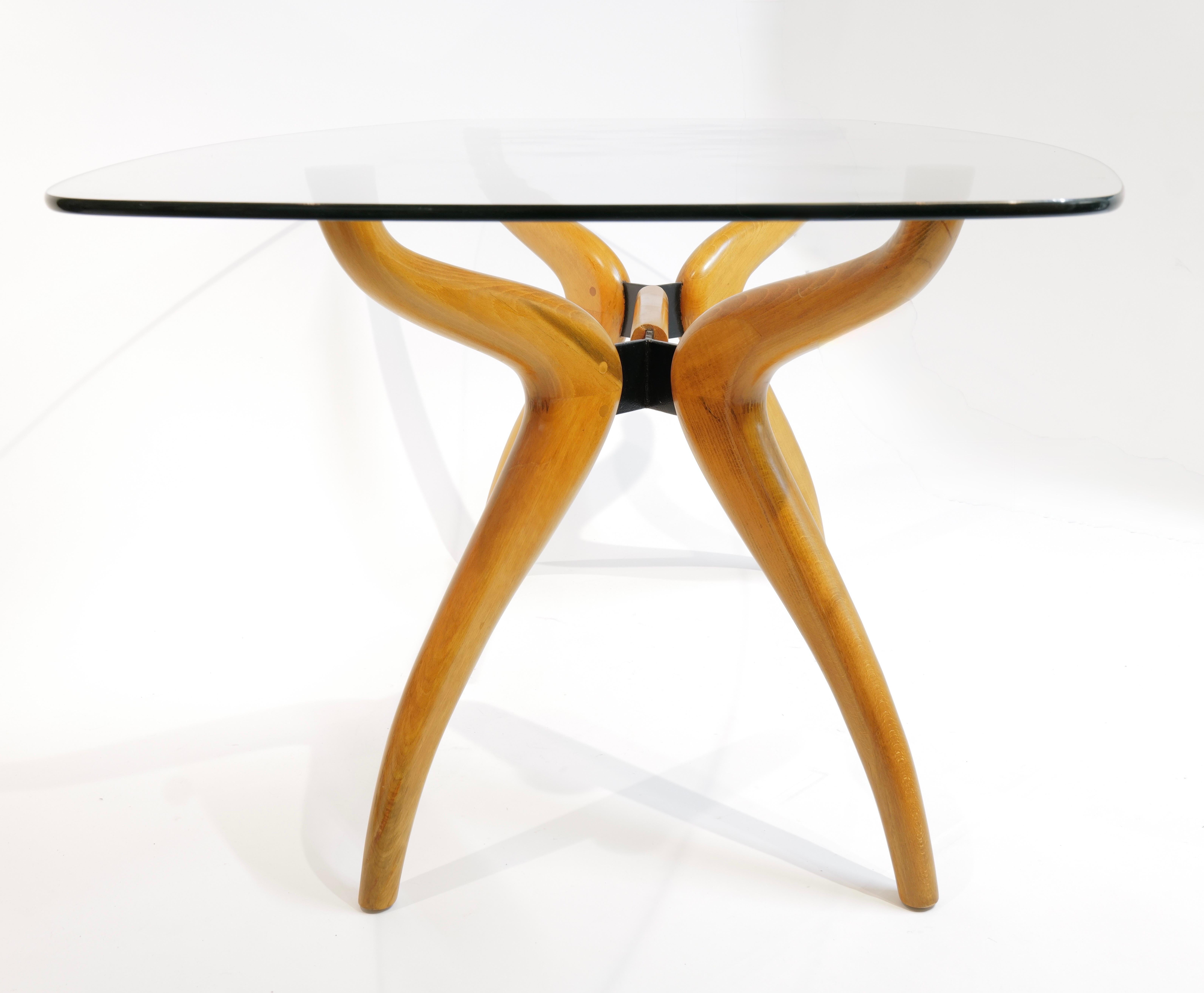 Mesa de comedor escultural de mediados de siglo con tablero de cristal y base de madera curvada en venta 7